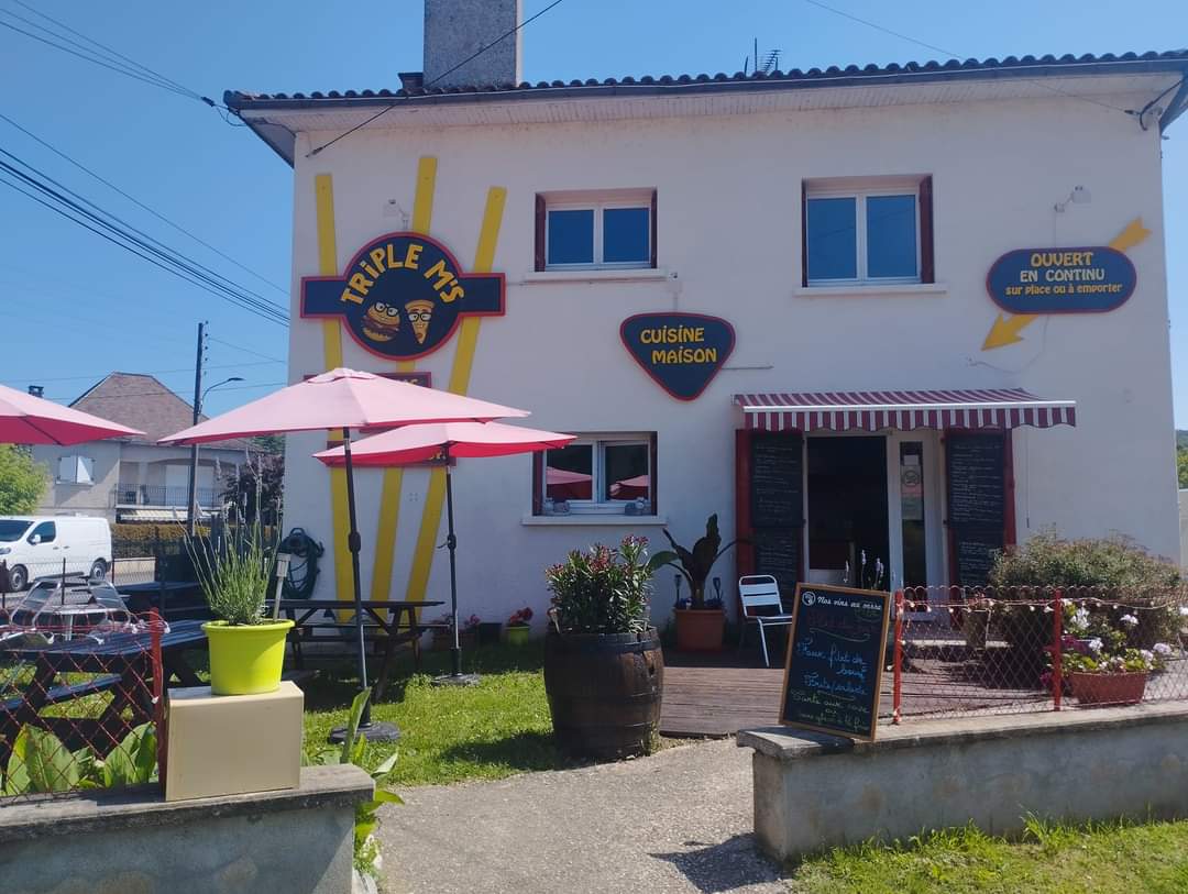 Restaurant snack dans petite ville touristique.
Tout équipé, prêt a travailler 
Parfait pour personne seule ou couple.
