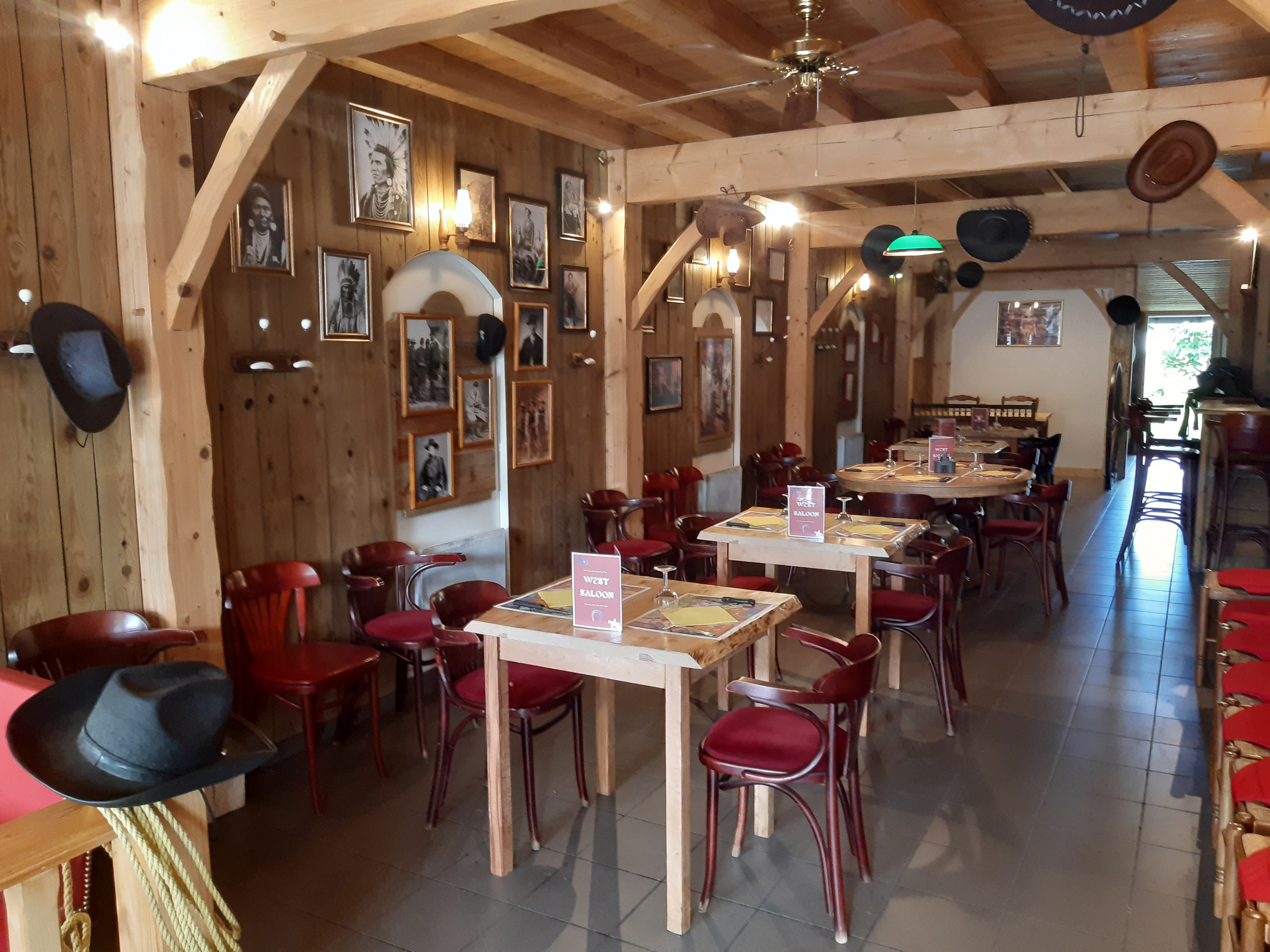 Après 22 ans d’activité, bientôt la retraite !
Joli restaurant à vendre à Marmande (Lot et Garonne), situé sur les boulevards de la ville qui est un lieu de passage, face à un parking.
Le fonds de commerce dispose d’un local d’activité d’une surface totale de 100 m2 avec un jardin de 100 m2 aussi.
L’établissement se distingue par sa configuration adaptable, permettant de multiples aménagements selon vos projets.
Les plages horaires d’ouverture actuelles laissent présager d’un accroissement du chiffre d’affaires possible.

Prix du fonds de commerce : 48000 euros + loyers de 960 euros/mois
Possibilité de vente des murs

Pour tous renseignements vous pouvez me contacter au 06 73 90 81 50