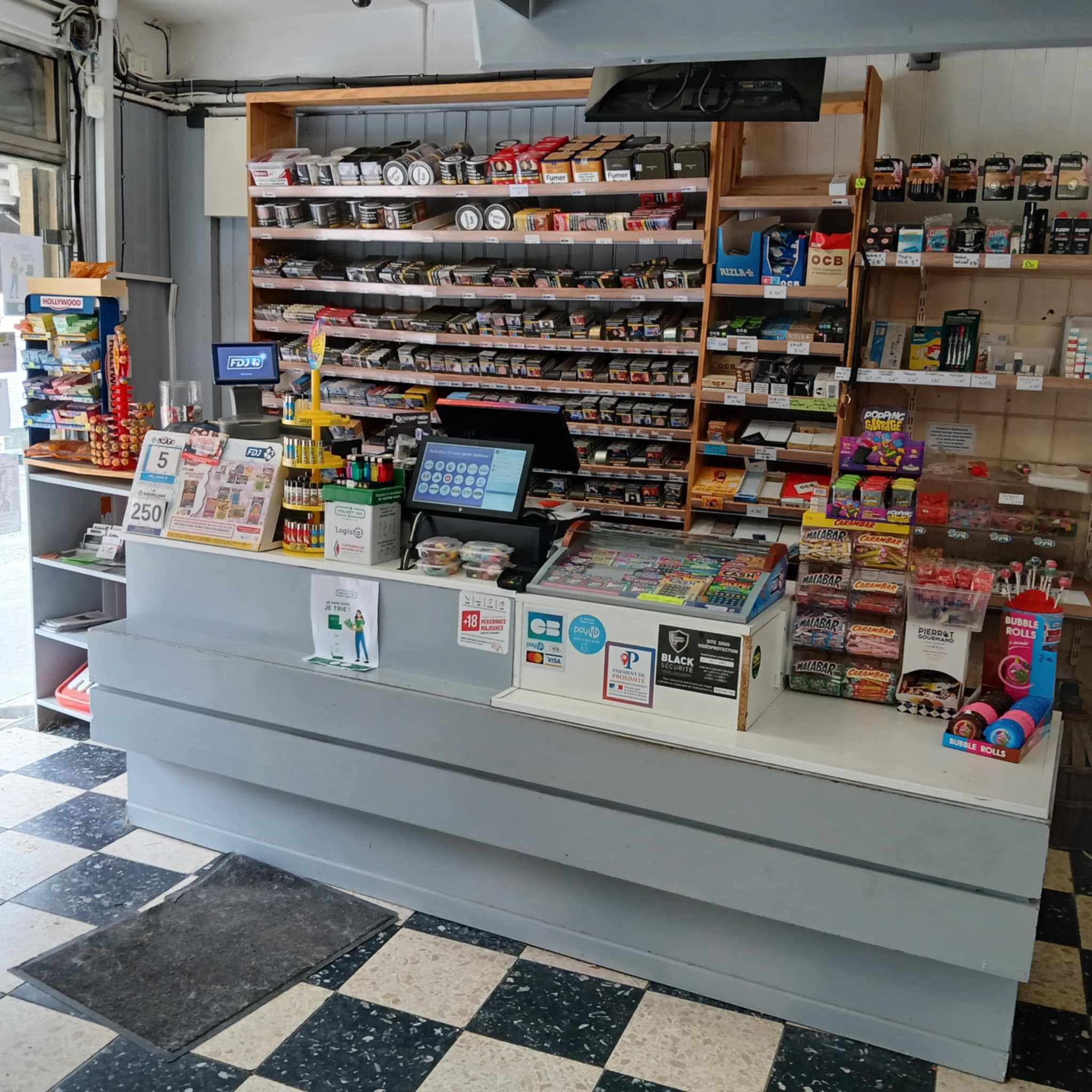 Fond de commerce Epicerie, Tabac, FDJ
Surface de vente 85m² + réserve et chambre froide. petit loyer (465€)
Situé sur axe passant, à tenir seul ou à deux, pas de salarié à reprendre.
Chiffre d'affaire en progression avec fort potentiel de développement.
Bilan disponible sur demande, curieux s'abstenir !
1 jour de fermeture hebdomadaire + 4 semaines de congés par ans.
Pour de plus amples informations et pour organiser une visite, n'hésitez pas à me contacter