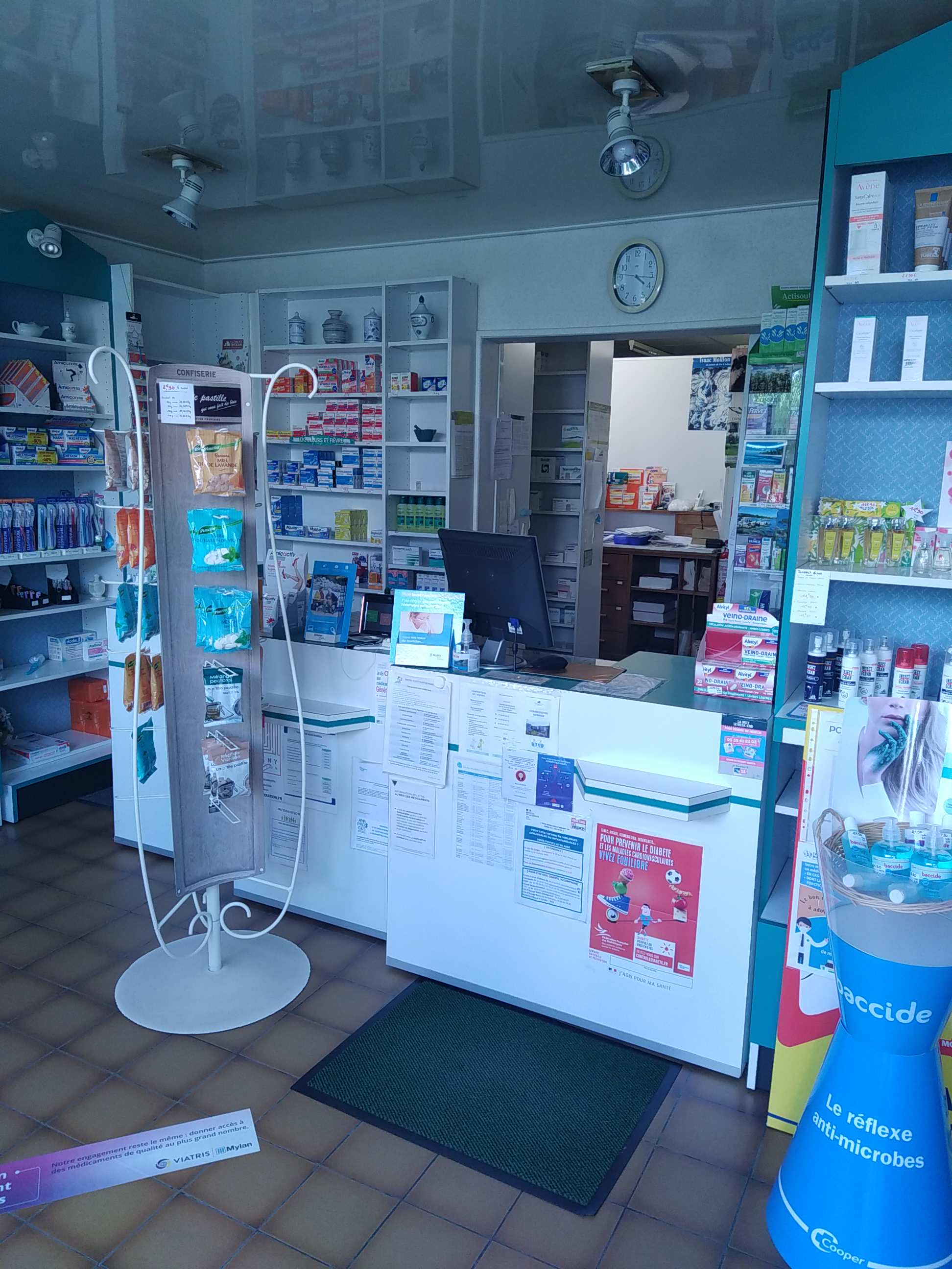 Officine en zone rurale – Prix attractif / ZRR – Départ à la retraite

Officine de campagne à proximité d’un centre urbain bénéficiant de toutes commodités. 

Bel environnement de vie. 

Cabinet de Médecins (à côté de la pharmacie) + cabinet infirmier dans le Bourg

Parking  

Pharmacie vendue avec logement (2 étages, grenier, garages, cave, terrasse et terrain de plus de 1000M2) => 120 000 €

N'hésitez pas à me contacter pour plus de renseignements !