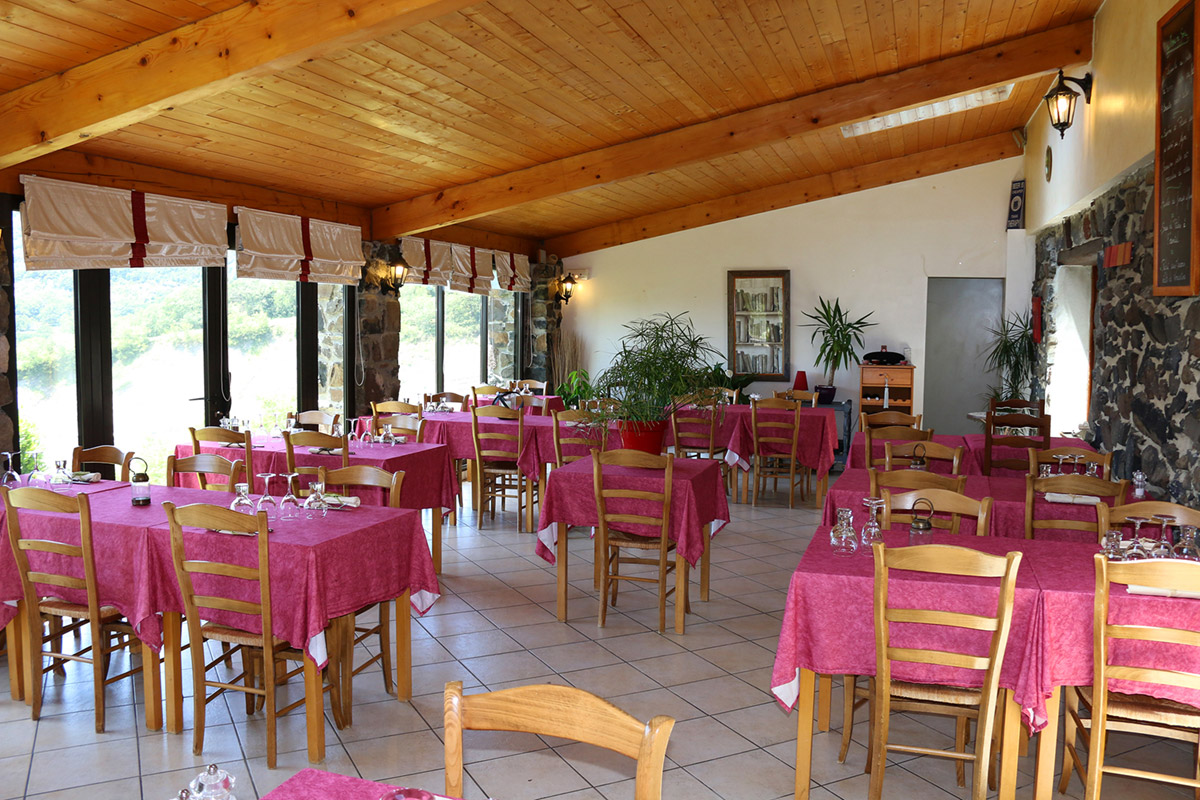 Cession hotel restaurant en Ardèche
CESSION FONDS HOTEL RESTAURANT
Au coeur de la nature ardéchoise entre Aubenas et Montélimar

Sur terrain de 52.835 m²
avec piscine, jeux de boules, terrain de tennis, terrain complanté de nombreuses essences, jeux pour enfants.

Hôtel ***
15 chambres

Restaurant :
75 couverts en salle
+
Terrasse

Logement de fonction de 90 m²
+
logement pour personnel

CA en augmentation
2/3 pour l'hôtel
1/3 pour le restaurant
Restaurant fermé le midi sauf samedi et dimanche

pas de personnel à reprendre

Loyer : 3.300 € / TTC

Fermeture annuelle : 6 semaines

Prix HAI : 249.000 €
