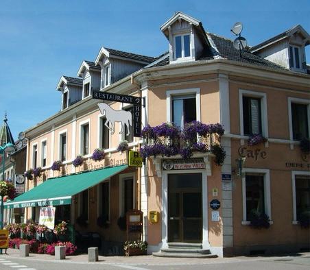 Recherche repreneurs pour notre hôtel Restaurant, situé au cœur de la vallée de Saint Amarin au pied du Grand Ballon.

Superficie 640m2 sur 4 niveaux :
*Rez-de-chaussée :  1 cuisine, 2 salles de restaurant 30  et 80 couverts avec  1 cheminée pour la cuisson des viandes,  
ainsi qu'une terrasse de 20 cvts.
*1er étage : 6 chambres pouvant accueillir 16 pers et 1 appartement de fonction 80m2. 
*2eme étage comble aménageable possible.
*Sous-sol  1 cave
*1 cour avec 3 garages