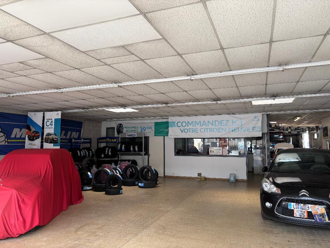 a vendre fond de commerce GARAGE CITROEN depuis le 04/08/1997  Cause départ retraite de un des 2 associes
Nous sommes  situé dans le village en centre ville et  en face du chateau 
nous avons 02 salaries autonome et un depuis 25 ans pour la carrosserie c'est en sous-traitance  Nous possédons 02 bornes recharge électrique +  appareil 
charge clim r134 et 1234 YF 03 ponts  donc 02 de colonnes   + appareil Géometrie neuf