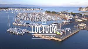 LOCTUDY (29)  RESTAURANT 200 M2

Situé en bord de mer à proximité du port et des plages (800 m), UNIQUE, à vendre Restaurant exploité depuis 10 ans bien connu des locaux et à plus de 40 Km, apprécié par la clientèle touristique en Saison et les locaux ; ouvert à l'année depuis 10 ans

Grande salle d'une capacité de 60 à 75 couverts intérieur (avec possibilité de la porter à 90) et 30 en terrasse en saison

Cette affaire dispose également d’une Licence IV d'un grand comptoir-bar (aménageable avec tireuses). Licence IV non exploitée

Pas de personnel à reprendre, très bon CA et bon ticket moyen (donné sur RDV )

Vendu avec tout le mobilier + machine à café (pas de contrat en cours, tout matériel est en pleine propriété) + matériels cuisine (piano 4 feux, friteuses, frigos, lave-vaisselle pro avec 2 plonges, sanitaire avec douche, réserve aménageable. Norme PMR, PMR Toilettes clients, grande salle 200 M2. Grande baie vitrée. Parking devant, accessible facilement, meuble présentoir à vin, desserte cliente, tables + banquettes + tables et chaises terrasses – 2 ans. Norme électrique contrôlé chaque année, grande hotte cuisine + caisse + pages réseaux sociaux

A développer toute l’année (sur place, à emporter, en livraison, comme on veut) : crêperie, Brasserie, saladerie, Moules, poisson, viandes, tout manque pour s’amuser et venir compléter son offre. Manque de toutes ces offres à l’année et en saison (manque aussi un restaurant de viandes et de poissons)

Loyer mensuel de 650 € (grande réserve inclus)