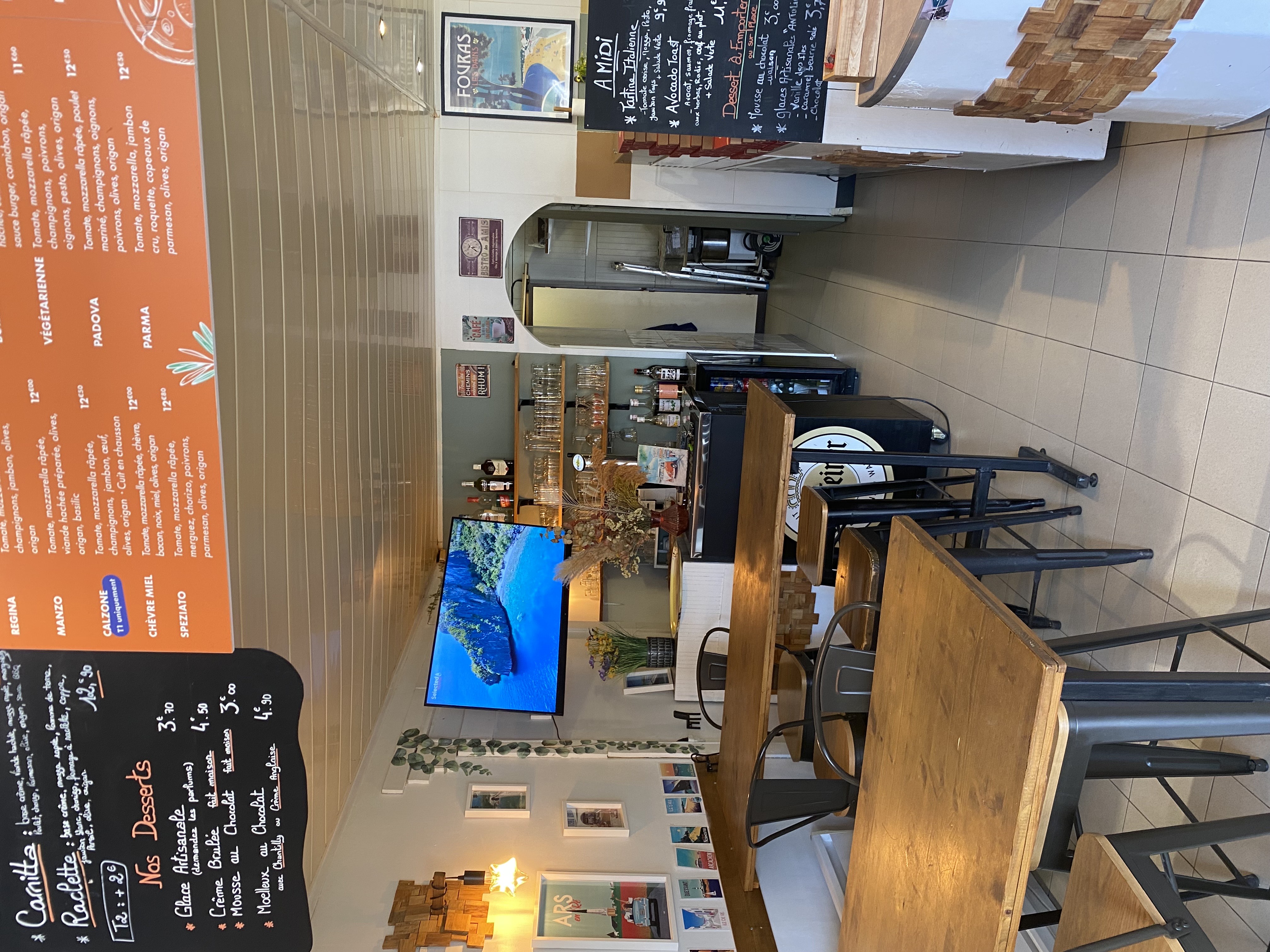 🍕 À VENDRE – PIZZERIA PROCHE DE LA ROCHELLE  🍕
Pour cause de déménagement, je mets en vente ma pizzeria située à proximité de La Rochelle, dans une zone très fréquentée, notamment en saison touristique.

✅ Fonds de commerce en activité, avec une clientèle fidèle et régulière et aussi touristique.
✅ Local tout équipé : four à pizza, matériel professionnel complet, salle accueillante, équipement pour la terrasse
✅ Emplacement stratégique dans un secteur dynamique, grand parking a disposition, proche de l'océan,  dans une petite zone commerciale qui ne fait que de se développer.
✅ Opportunité de développement :
Possibilité de mettre un service de livraison
Ouverture élargie sur d'autres jours de la semaine
Développement de la présence sur les réseaux sociaux

📦 Reprise clé en main – aucun travaux à prévoir
📅 Disponible immédiatement
📞 Pour plus d'informations, comme le prix ou pour organiser une visite, ou autre merci de me contacter via le site