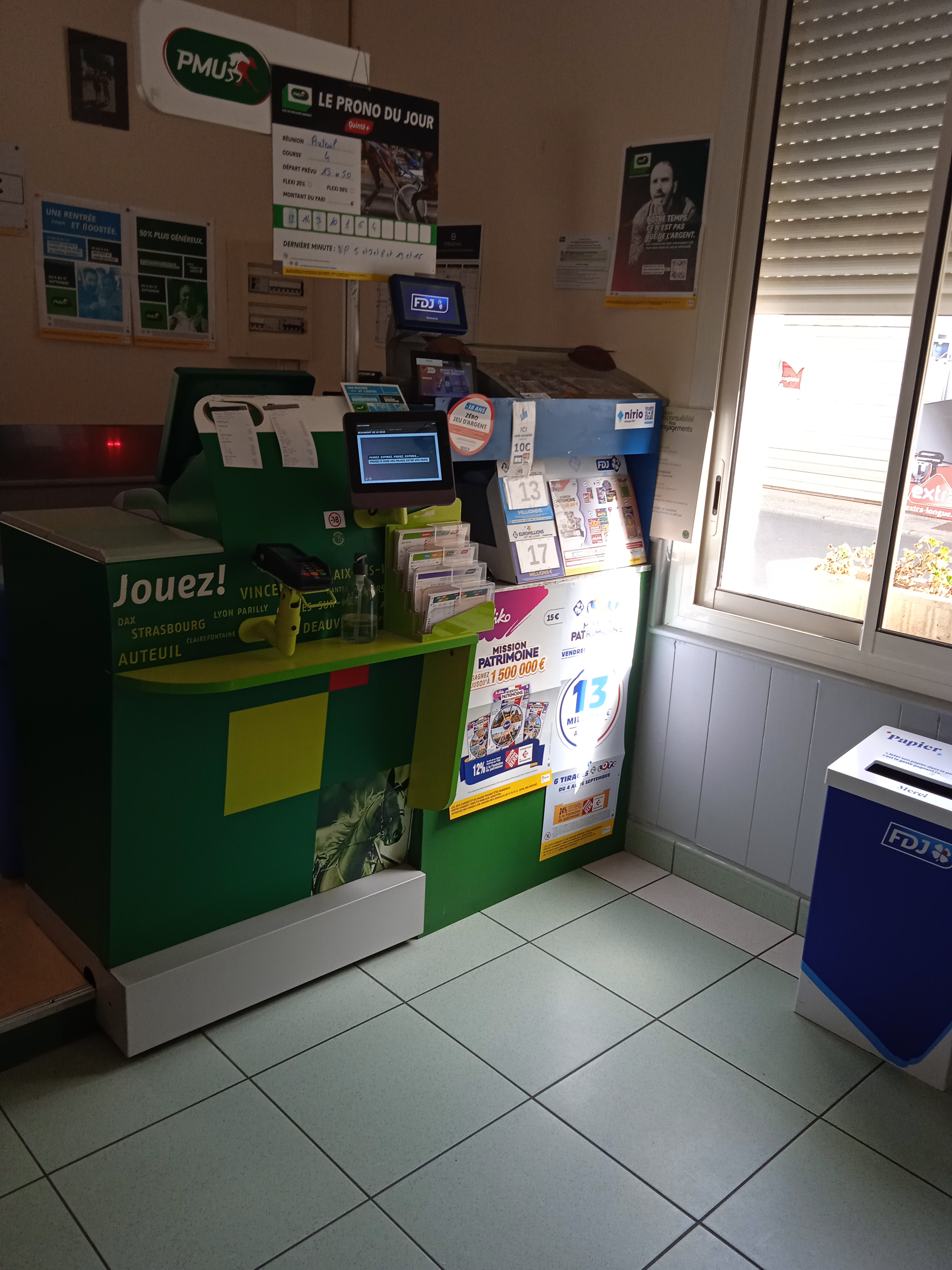 Cause retraite
Vend bar pmu  fdj relais colis 
Ville en plein essort 
Vend aussi les murs