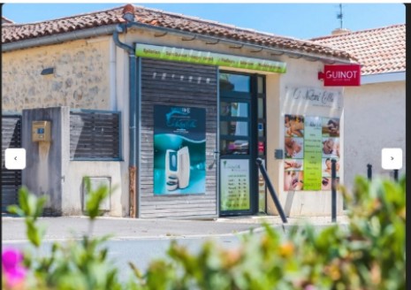 À vendre – Institut de beauté clé en main – Listrac-Médoc (33)

✨ Belle opportunité de reprise pour professionnel(le) de la beauté ! ✨

Après plusieurs années d’activité, je propose à la vente mon institut de beauté situé à Listrac-Médoc, pour un changement de projet professionnel.

L’institut bénéficie d’un espace agréable d’environ 85 m², parfaitement aménagé, avec plusieurs cabines permettant de développer différentes prestations.

Le local comprend notamment 5 cabines :

- Cabines de soins visage et corps
- Espace épilation et épilation définitive
- Cabine équipée Waterbike
Et deux autres cabine
 - Climatisation réversible
- Adoucisseur d’eau
- Matériel professionnel complet permettant une reprise immédiate

L’activité est actuellement orientée autour des soins esthétiques, soins corps, épilation, soins pieds, minceur/bien-être et prestations spécialisées.

💡 Possibilité de développer l’activité grâce à la location ou mise à disposition de cabines à des professionnelles indépendantes (freelance) : masseuse, prothésiste ongulaire, praticienne bien-être, etc., afin de créer un véritable espace beauté/bien-être partagé.

✅ Institut prêt à travailler
✅ Matériel disponible pour démarrer immédiatement
✅ Potentiel de développement important
✅ Clientèle existante

La vente intervient uniquement dans le cadre d’un changement de voie professionnelle. 
Le prix de vente comprend le stock produits ,le matériel et bien sûr 'a clientèle . 

Une belle opportunité pour une personne souhaitant s’installer ou développer son activité dans un lieu déjà aménagé.

📩 Contactez-moi pour plus d’informations, photos, chiffres et visite.