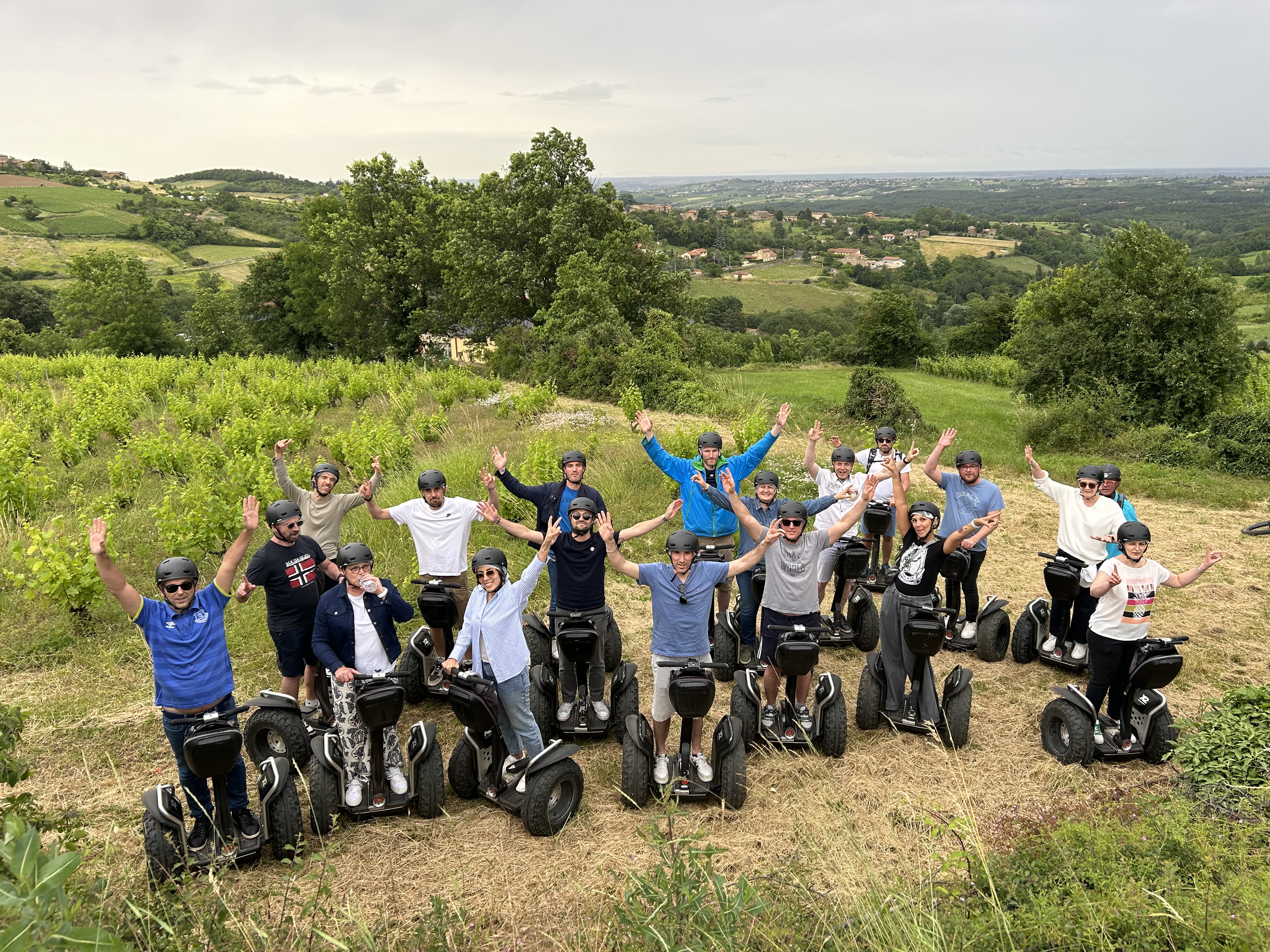 Vous souhaitez vous installer et devenir votre propre patron, je vous propose de rejoindre l'aventure Mobilboard dans le Beaujolais.

Nous sommes un réseau national (40 agences environs) et non une franchise ce qui vous permet de développer votre business en toute indépendance tout en bénéficiant du support et de l'expérience du réseau.

Le concept est de proposer des balades oenotouristiques dans les vignes afin de faire découvrir le Beaujolais et ses vignerons et de prolonger l'expérience en terminant par une dégustation de vins et produits du terroir chez l'un de nos  vignerons partenaire.

Nous proposons également des balades au départ de châteaux et salles de séminaires partenaires pour leurs clients entreprises qui souhaitent organiser des activités de team building pour leurs salariés.

Pour information, la vente du fonds de commerce comprends 25 Gyropodes Segway, un fourgon Renault Master, une remorque double essieu, le fichier clients et les différents partenariats mis en place depuis sa création en 2016.

Vous avez l'âme d'un entrepreneur, vous êtes passionné par l'environnement du vin et souhaitez faire vivre des expériences inoubliables  à vos clients dans notre magnifique vignoble du Beaujolais, merci de me contacter par téléphone pour que nous puissions échanger sur votre projet.