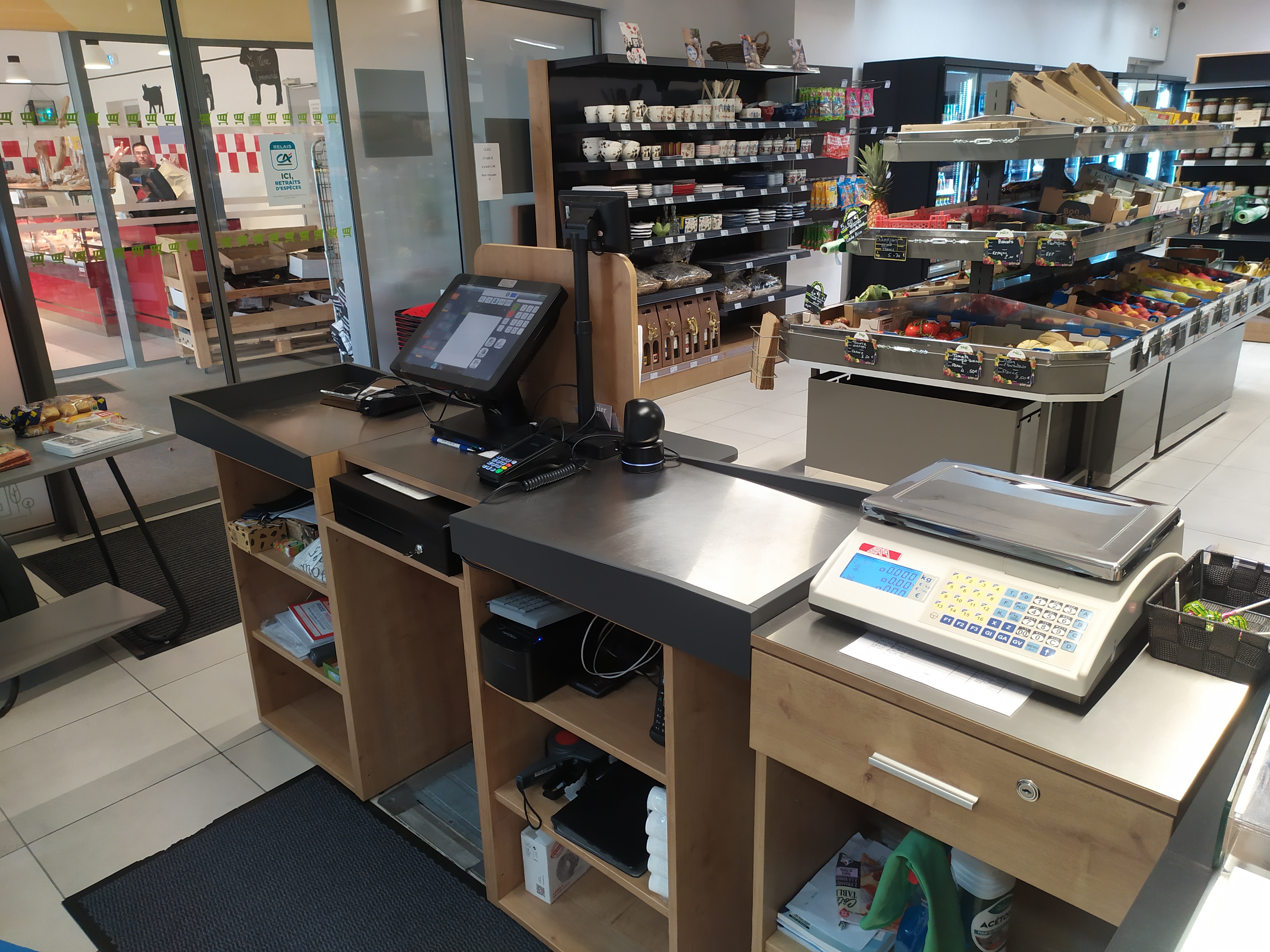 A vendre superette de 116m2 avec réserve de 71m2. Local appartenant à la mairie, magasin climatisé, matériel neuf (vitrines positives et négatives, autolaveuse, transpalette, caisse et balance en location). situé dans les marais de Carentan dans un village de 800 habitants avec (pharmacie, coiffeur, boucherie, bar, tabac, restaurant, école).
Prix net vendeur: 85000€
CA 2024: 164700€