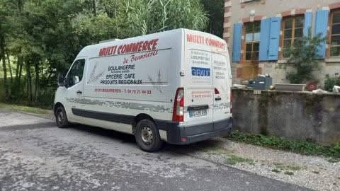 🏡 À CÉDER – BOULANGERIE, ÉPICERIE,BAR MULTISERVICES 

Fond de commerce + Possibilité de logement 

🌿 Une belle opportunité pour entreprendre et changer de cadre de vie !

Au cœur de la Drôme, charmant village de montagne, découvrez Le Multi-Commerce de Beaurieres une boulangerie, un bar, commerce multiservices convivial, déjà en activité et prêt à être repris.

Véritable lieu de vie et de proximité, cet établissement réunit de nombreuses activités complémentaires :

🍷 Bar avec licence IV et tournées avec véhicule sur 2 départements

🛒 Épicerie, fruits et légumes

🥖 Boulangerie et pâtisseries

🎁 Produits locaux, gaz

Un commerce polyvalent, avec plusieurs sources de revenus et une clientèle locale et de passage.

🏪 Un commerce équipé, avec terrasse sur rue principale et une terrasse couverte. Possibilité de logement à voir avec la mairie !
L’établissement dispose d’un espace bar accueillant, d’une épicerie, d’un espace boulangerie, d’une agréable terrasse extérieure
Le matériel et les équipements nécessaires à l’exploitation sont inclus dans le prix de vente.
🏡 Un véritable atout : un logement de fonction de 85 m² à l’étage, lumineux et agréable, comprenant une pièce de vie, trois chambres, un bureau, une salle de bains et des WC séparés.

✅ Matériel et équipements inclus

✅ Stock valorisé séparément lors de la cession

✅ Murs et logement appartenant à la mairie

🌿 Un projet professionnel et un cadre de vie réunis !

Idéal pour un couple, une reconversion professionnelle ou un commerçant souhaitant développer une activité de proximité.

Avec ses multiples activités, son logement sur place et ses équipements opérationnels, Le Multi-Commerce de Beaurieres offre une belle opportunité de reprise au cœur du Haut Diois.

 Renseignements complémentaires et visites sur demande, en message privé.

📢