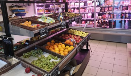 Description : Cette épicerie multiservices est située dans une commune rurale de 1 945
habitants sur la Côte Roannaise, à 20 km de ROANNE. Ambierle est une
commune viticole bénéficiant de l’AOC de la Côte Roannaise. Il s’agit aussi
d’une commune touristique située sur l’itinéraire découverte des villages
de caractère de la Côte Roannaise avec un riche patrimoine historique et
une offre d’accueil en matière de restauration et d’hébergement, de
nombreuses animations : prieuré, église remarquable avec sa toiture polychrome et son retable (inscrit aux Monuments Historiques), musée d’arts et de traditions populaires, maison de pays, village du livre, marchés d’été, produits locaux, auberge, restaurant, gîtes et chambres d’hôtes, …
Ce village compte aussi de très nombreux commerces et services de proximité (boulangerie pâtisserie, salon de coiffure, tabac-presse-bazar, pharmacie, médecins, …) et une vie associative très active.

Activité : Epicerie (Vival by Casino), Point Poste, Point vert (Crédit Agricole), dépôt de gaz.
Locaux : Le bâtiment, comprenant le commerce et un logement, est propriété de la commune.
➢ locaux commerciaux de 116 m² : magasin, 2 réserves, chambre froide, bureau.
➢ logement de 150 m² : salon, salle à manger, 4 chambres, cuisine, sanitaires, salle de bain,
buanderie.
Equipements : Rayonnages, 4 frigos muraux, 3 congélateurs, 1 bac marée, caisse enregistreuse, véhicule
de livraison

Prix :    loyer de 450 € / mois (commerce et logement)
Fonds 35 000 € + stock à voir

Aides financières : Accompagnement personnalisé des porteurs de projets par les services de Roannais Agglomération. Possibilité d'accompagnement du conjoint. Aides à l'investissement (30 %) Région et Roannais Agglomération. Prêts d'honneur et garantie de prêts en lien avec Initiative Loire et Loire Active.

Contact / Renseignements : Jean-Claude DUCARRE
 Par courriel : jcducarre@roannais-agglomeration.fr
 Par téléphone : 06 20 76 35 39 ou 04 26 24 90 82
