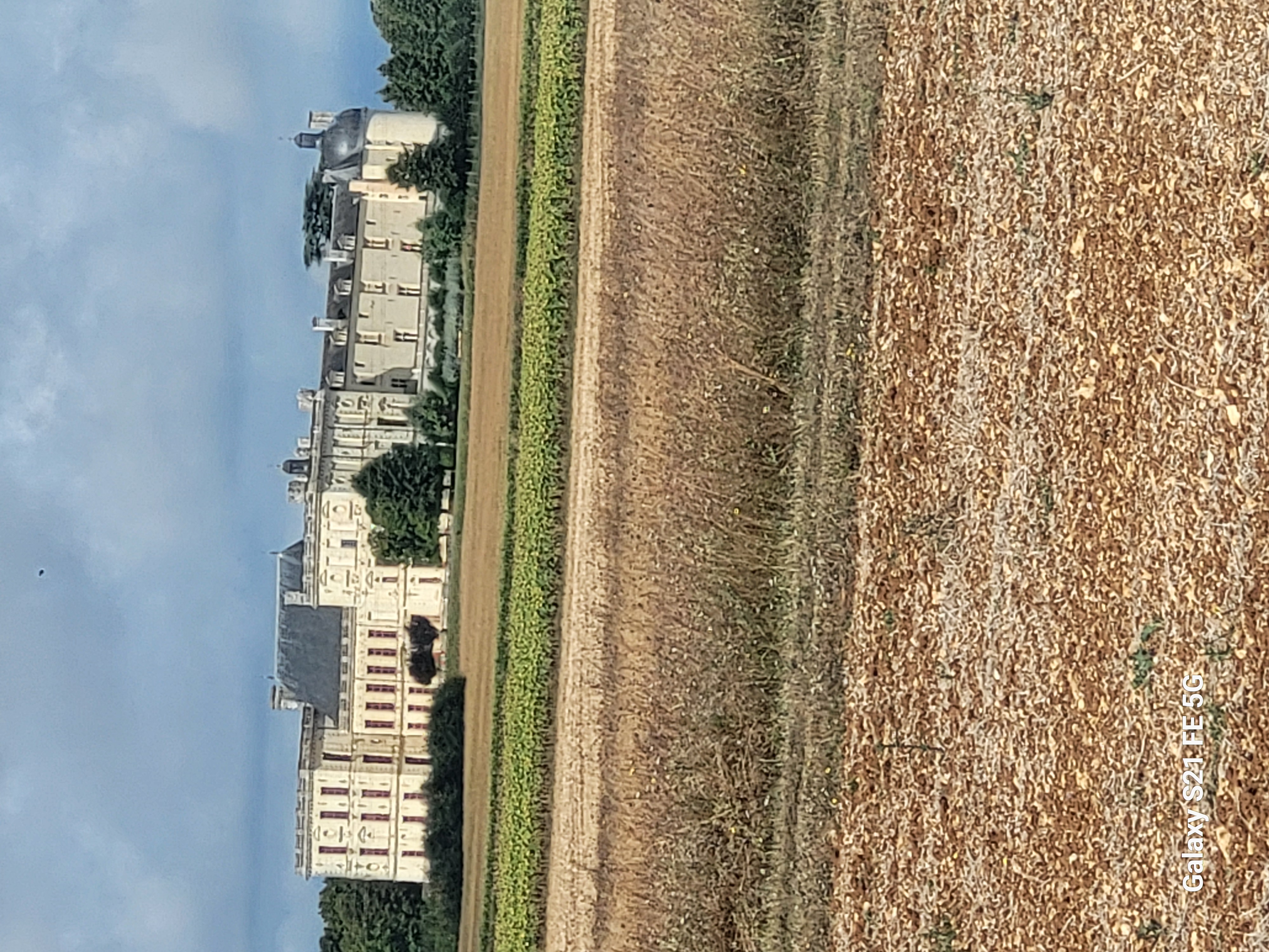 Un magnifique petit commerce de campagne sous le nom "Au Marché d'Annie", vous attend dans un charmant village au nord des Deux Sèvres "Oiron", se trouvant à 12 kms de Thouars et de Loudun.
Je partage ma vie de commerçante avec coiffeuse , boulanger, garagiste, école maternelle et primaire, des vignerons, diverses associations, une maison de retraite, des chambres d'hôtes ,un Super Restaurant et le magnifique Château XVII siècle qui attire beaucoup de touristes.
La superette et ses  services :
Relais Poste, Tabac ,FDJ,  Dépôt gaz, Mondial Relais, UPS, Presse, Journaux Locaux, Epicerie Traditionnelle, Charcuterie Coupe, Epicerie Fine, Huitres et Poissons sur commande, Glace Italienne et une terrasse à disposition pour la clientèle.
C.A   Annuel : 531 000€00
C.A Hors Tabac : 240 000€00
Commissions : 34 000€00
Si vous êtes prêt pour venir me remplacer car l'heure de se reposer est arrivée pour moi merci de me contacter par Mail
Merci de