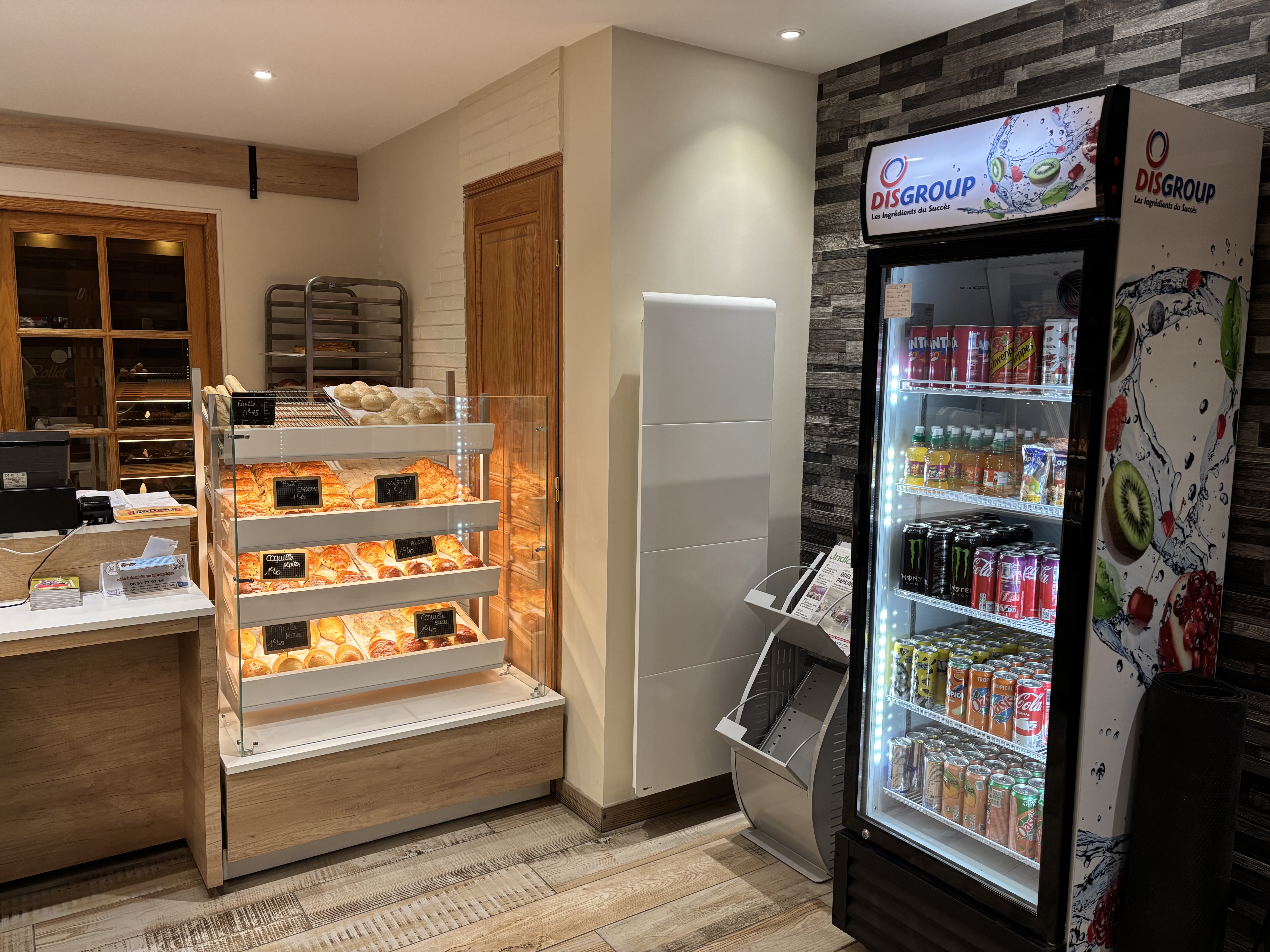 Fonds de commerce Boulangerie Pâtisserie à vendre (Départ en retraite).

Implanté dans le quartier de la place Jeanne D'arc depuis plus de 70 ans et avec un chiffre d'affaires en progression constante.

Magasin refait à neuf récemment.

Matériel récent et bien entretenu. 

Pour plus de renseignements vous pouvez me contacter par téléphone.

Possibilité d'acquéreur également les murs si l'acquéreur le désire.