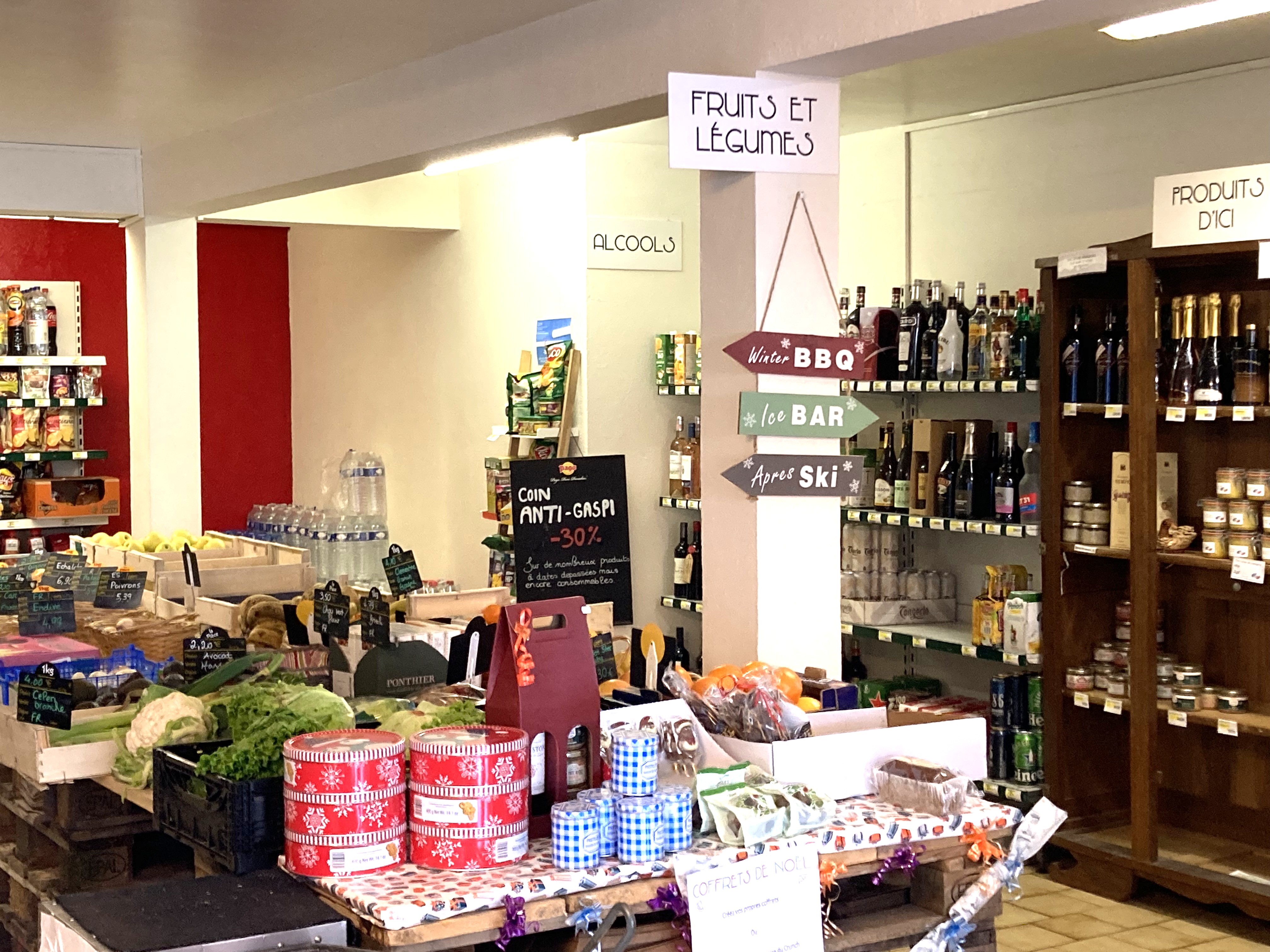 Bienvenue à Beaumarchès, petit village gersois (32), de plus de 700 habitants : son école, centre de loisirs, épicerie-bar, boulangerie, restaurants, salon de coiffure, agence postale, et de nombreuses associations, en font un village dynamique et agréable à vivre.
La Mairie, propriétaire du local (épicerie-bar), du fonds de commerce, de la licence IV, de tous les équipements et agencements nécessaires à l’activité, cherche une personne dynamique et motivée pour exploiter ce lieu de commerce, de rencontre et de vie du village.
 Pour cela, la commune met à disposition pour un loyer modéré :
•	Une surface de vente « épicerie » de 85m2 avec une réserve attenante, équipée d’une chambre froide et d’un local de stockage
•	Agencement complet : vitrines frigorifiques, congélateur, gondoles, présentoirs, comptoir, caisse, balance…
•	Un bar entièrement aménagé avec licence IV d’une superficie de 57m2, sa terrasse extérieure, ainsi qu’un coin cuisine équipé
•	Climatisation réversible à l’épicerie
•	Commerce actuellement sous enseigne « Proxi »
•	Point vert Crédit Agricole
•	Dépôt de gaz, journaux quotidiens, dépôt de pain les lundis et mardis
•	Relais Pickup