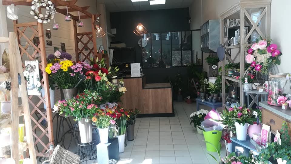 À vendre, charmante boutique de fleurs idéalement située à Menucourt (95), bénéficiant d’un emplacement attractif et d’une clientèle fidèle.

Le local, d’une surface de 51 m², est parfaitement agencé et fonctionnel, permettant une reprise immédiate de l’activité sans travaux à prévoir. L’espace de vente est agréable, lumineux et propice à la mise en valeur des compositions florales.

L’activité est établie depuis plusieurs années avec une clientèle régulière, offrant une base solide pour continuer et développer le chiffre d’affaires.

💶 Loyer + charges : 1100 € HT / mois
💰 Prix du fonds de commerce : 50 000 €

👉 Cause de la vente : départ à la retraite

Belle opportunité pour un(e) professionnel(le) ou une personne passionnée souhaitant se lancer dans un projet clé en main avec un fort potentiel de développement.

📞 Pour plus d’informations ou organiser une visite : 07 87 67 60 10
