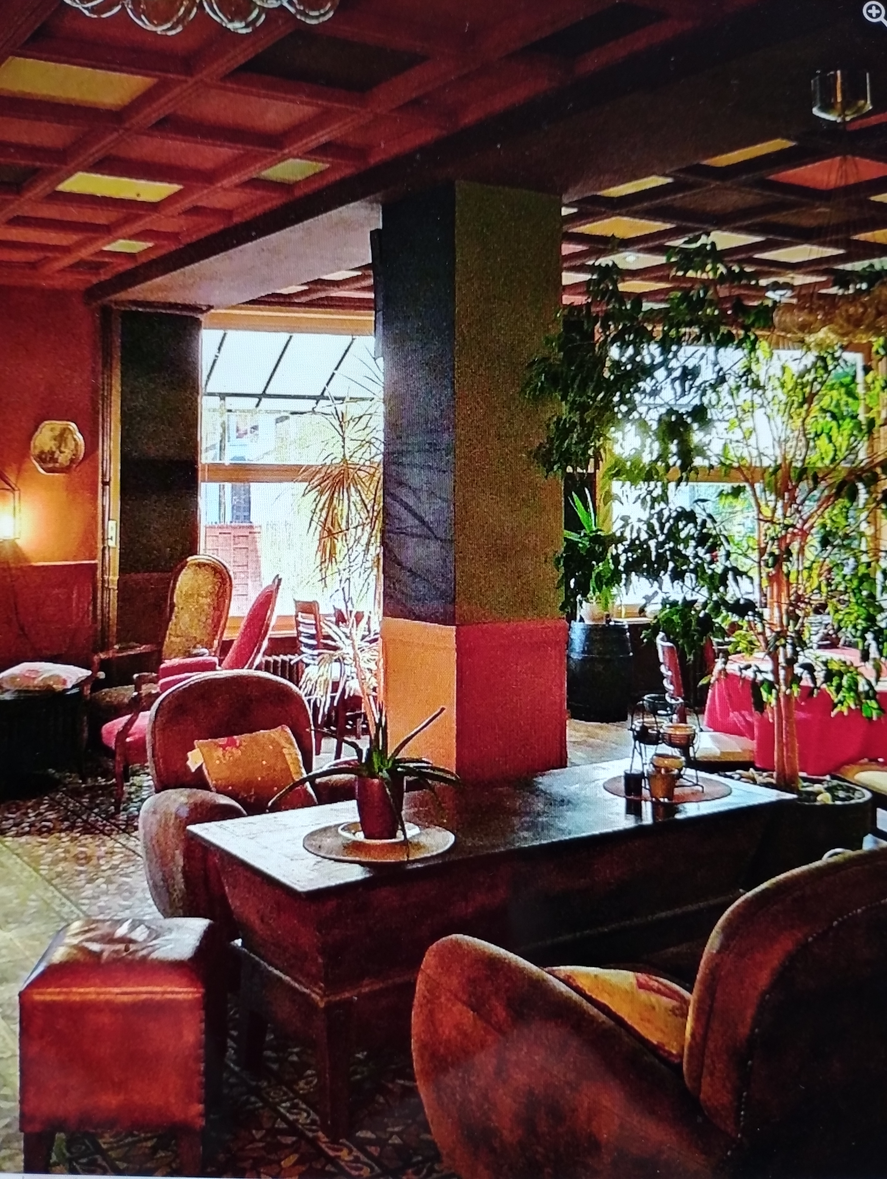 auberge avec 9 chambres murs et fond