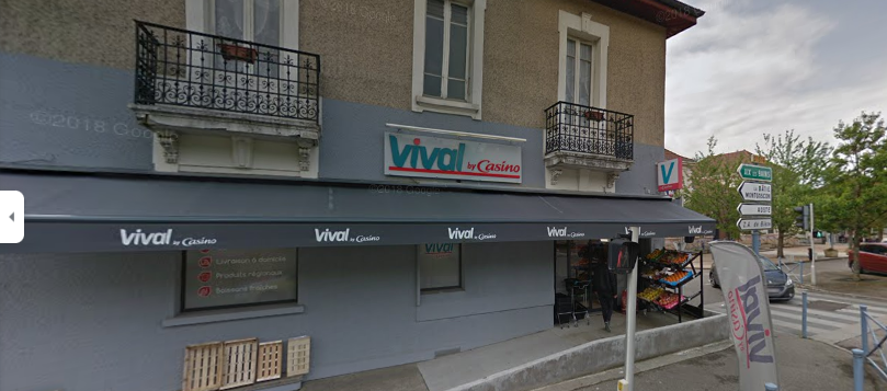 Vous souhaitez gérer un commerce alimentaire situé dans une bourgade de 3 500 habitants ?
Située à quelques km de La Tour du Pin, cette boutique présente sur la zone d?activité du village peut se vanter d?être dans un environnement agréable avec une clientèle sympathique et fidèle et proche des commerces complémentaires. 
95 m² dont 75 m² de surface de vente pour l?épicerie et 20 m² de réserves et bureaux. Un parking à côté du magasin permet à la clientèle d?y stationner.
Des services sont à disposition de la clientèle : Point Poste, marée, dépôt pressing, LAD, gaz.
Ouvert actuellement du mardi au samedi de 08h00 à 12h30 ? 15h à 19h et le Dimanche de 08h00 à 12h30. 
Dernier CA au bilan : 379 000 ? (+ commissions : 5K?). 
Loyer mensuel TTC : 300? 
Vente du fonds de commerce : 85 000 ?.
Apport minimum requis : 40 000 ?.
Exploitation idéale en solo.
Vous pouvez me joindre dès aujourd?hui afin d?avoir plus de détails concernant ce projet.
