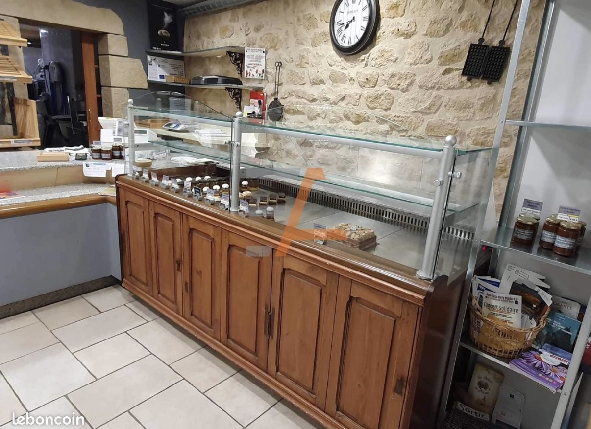 un fonds de commerce de boulangerie-pâtisserie situé dans un village dynamique, sans concurrence directe dans les villages avoisinants. De plus, la bonne rentabilité et le chiffre d'affaires évolutif sont des points forts, tout comme l'état impeccable des outils de travail. L'appartement de fonction en duplex avec terrasse semble être un avantage supplémentaire pour démarrer sans risque. Avoir deux boulanger à plein temps et deux serveuses à plein temps est un atout pour assurer le bon fonctionnement de l'entreprise, notamment pour un couple qui pourrait gérer l'affaire.
Contacter Cédric Caranton