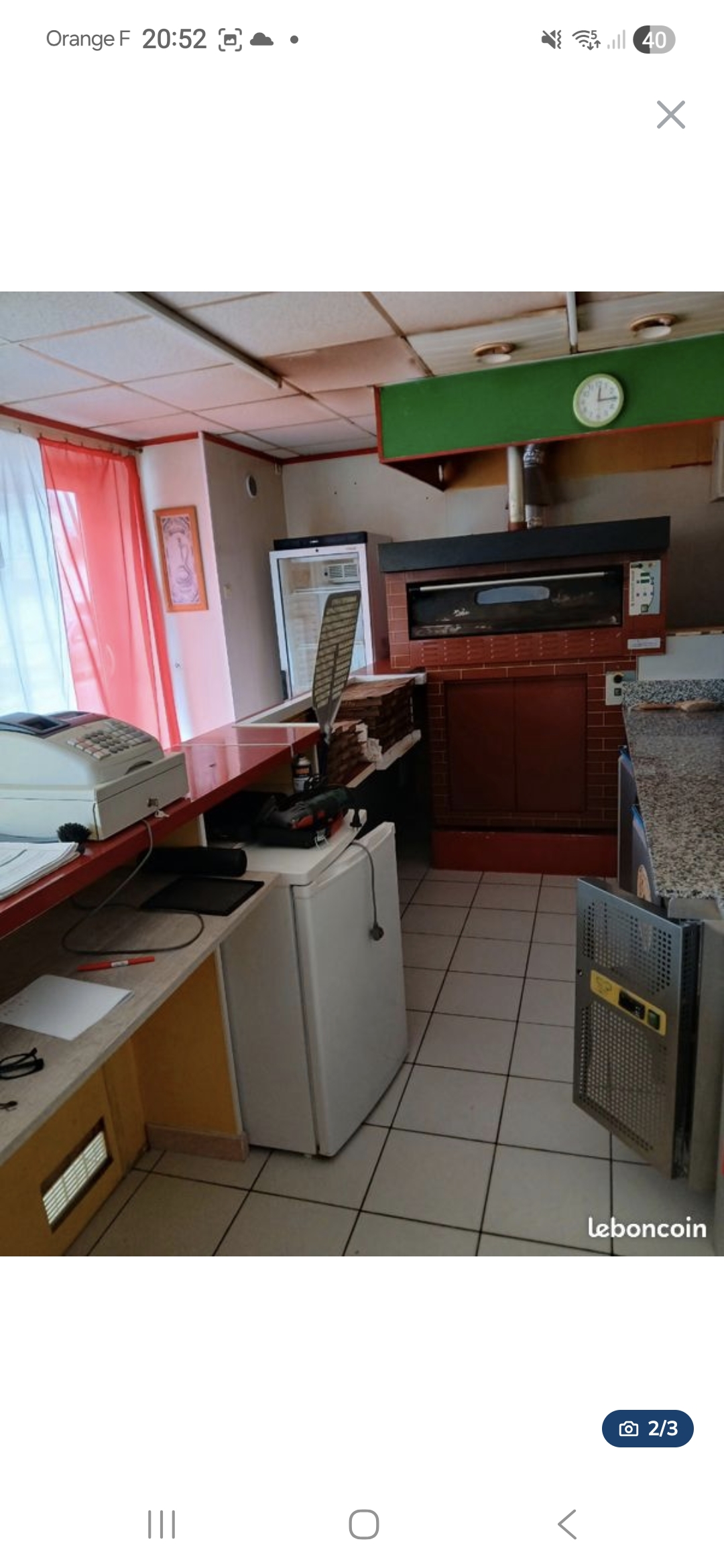 Idéal investisseur ou projet de vie ! Situé dans un secteur dynamique en bordure de mer. Découvrez cet ensemble immobilier d’une surface de 96,85 m².

Rez-de-chaussée : Local commercial avec 2 baies vitrée équipé entierement snack pizza a emporter, bénéficiant d'une belle visibilité .
Four 9 pizzas à gaz 
Kit gastro 2.50m
Grande Étuve 
Desserte avec marbre 
Formeuse 
Pétrin 
Caisse enregistreuse 
2 congelateurs
2 vitrines à boissons
Plaque à snacker 
Double friteuse 
Vitrine de presentation réfrigéré 
Hôte 
Nombreux rangements
Laboratoire de préparation  avec plonge et wc 

​Étages : Espaces configurés en appartements t2.
​État général : prêt a l'emploi rien a prévoir
Cuisine équipé 
Chauffage électrique 
Double vitrage 
Volets roulants
Conduit de cheminée existant 

Emplacement stratégique : Proximité immédiate des commerces, transports et commodités.
​
DPE fait le 17/02/26 

Photos supplémentaires sur demande