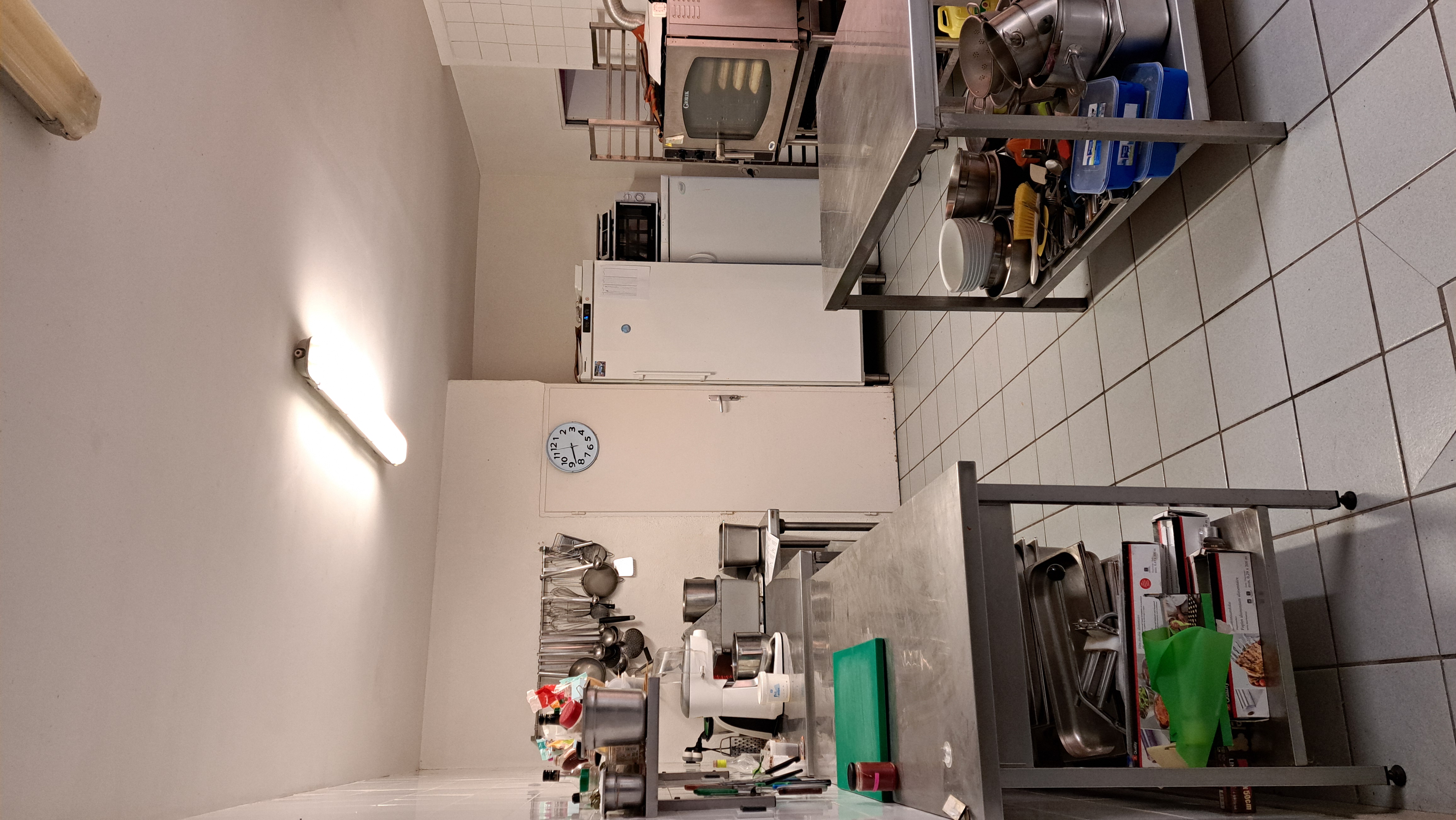 A vendre fond de commerce bar restaurant, épicerie Lou Gourmandou", situé au cœur du parc régional des monts d’Ardèche à Lachapelle Sous Chanéac;

Le local appartient à la mairie, il est entièrement équipé.
La salle du restaurant avec ses murs en pierres apparentes en fait une salle de caractère, sa capacité est de 40 à 50 couverts.
Le bar est un espace chaleureux avec comptoir inox, le coin épicerie propose aussi bien des produits locaux que des articles de dépannage pour les habitants, les visiteurs et vacanciers.

 Idéal pour un couple, le matériel est en bon état, exploitable dans l'immédiat sans investissement.

L'établissement se situe au centre du village avec un plan d'eau aménagé à proximité.
Le loyer actuel est de 630 euros par mois (licence IV incluse)
Le C.A 2024 était de 189 500€ H.T, plus 8% en 2025
contact Facebook Bar, restaurant Lou Gourmandou