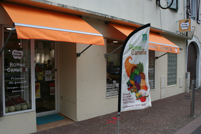 Vends de façon urgente pour cause de changement de vie personnelle, fonds de commerce idéalement situé en plein coeur du centre-ville de Soustons.
Le commerce actuel est un primeur, épicerie fine, fromagerie.
Pas de travaux à prévoir.
Le bail à reprendre est tous commerces sauf restauration.
Clientèle à l'année et forte activité d'avril/mai à septembre/octobre.
Prix net vendeur