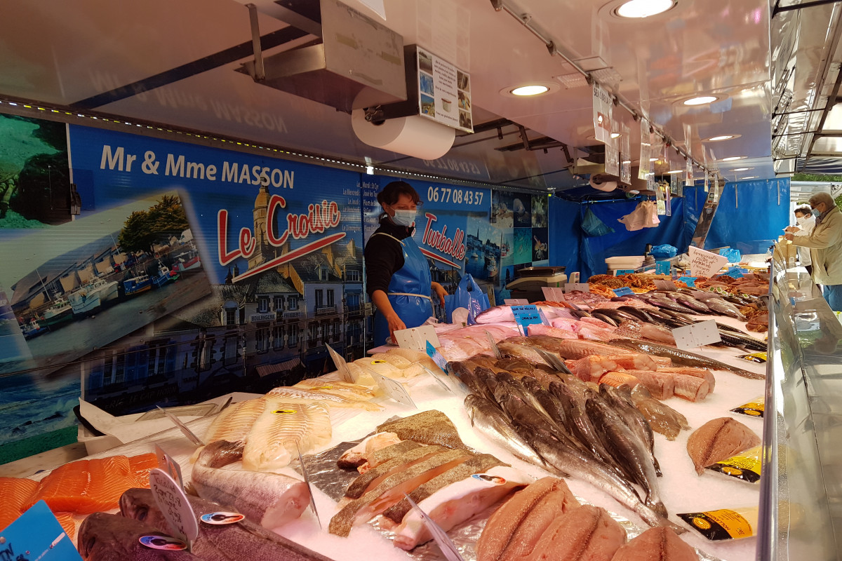 vend poissonnerie sur marchés de tours