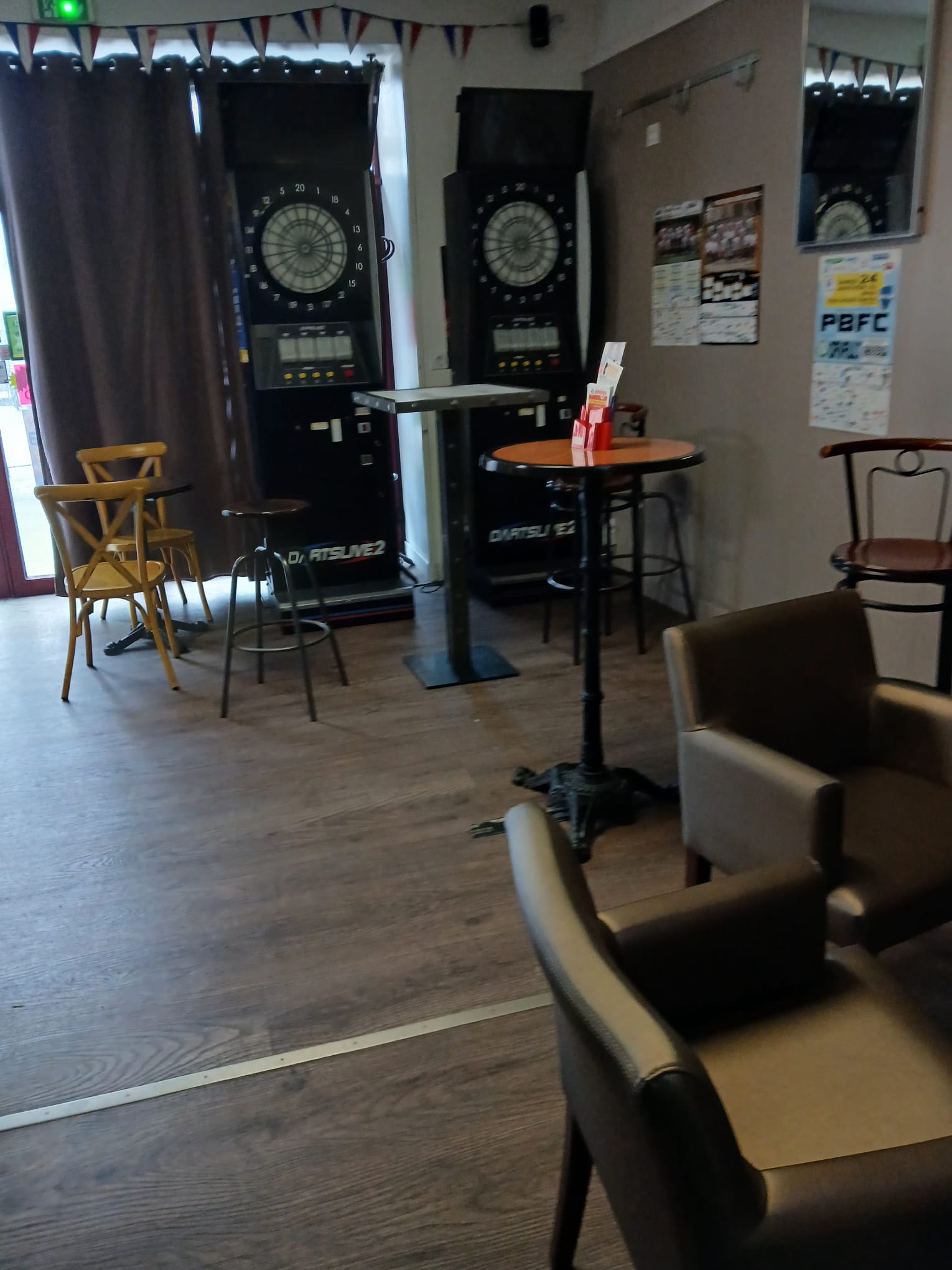 Vends pour cause retraite
Bar Pmu Fdj
Licence IV
20 mn du puy du fou
Plein Centre ville 
5500 habitants

Climatisation ,Terrasse
Pas de travaux