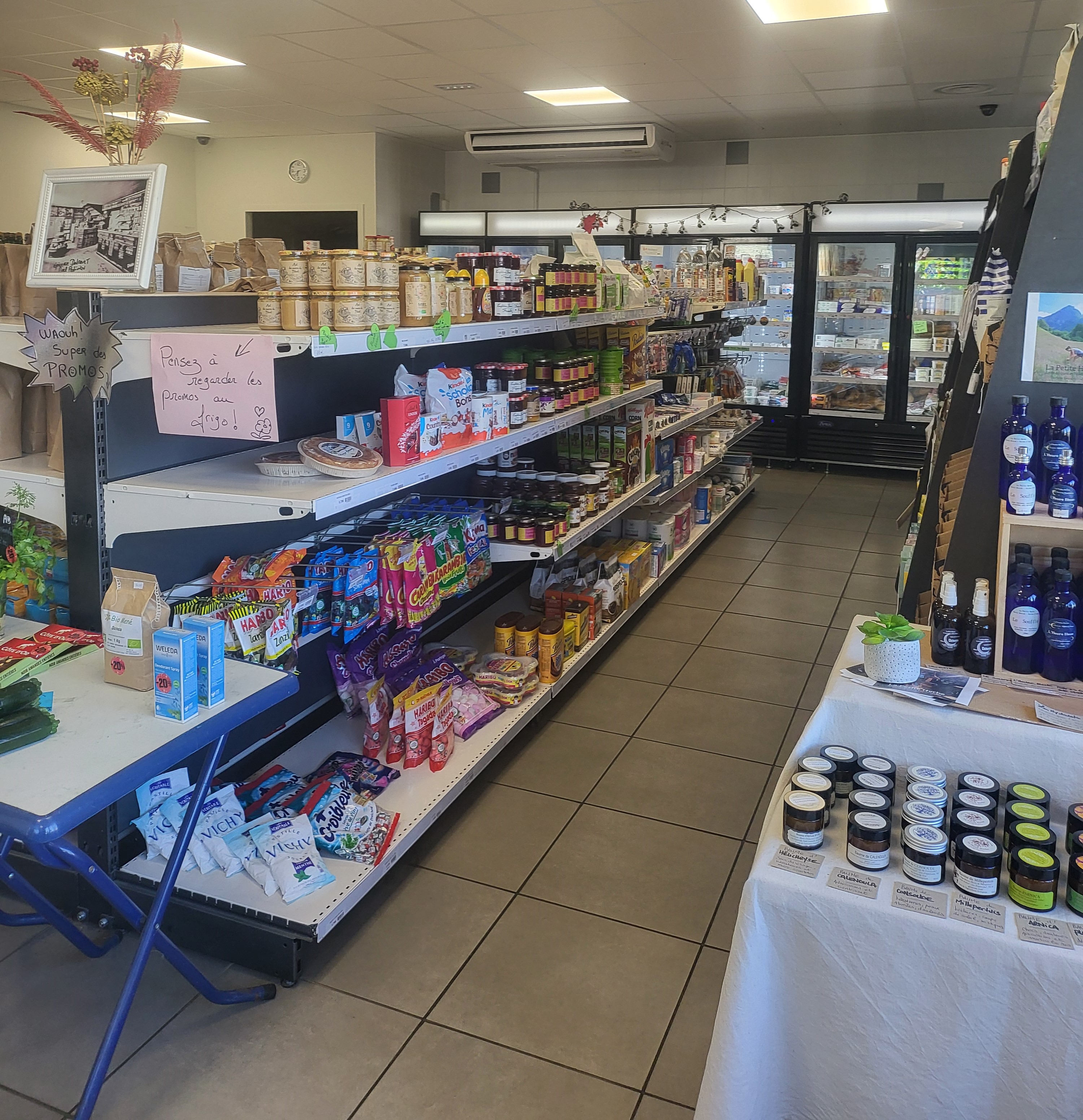 Nous recherchons de nouveaux gérants pour reprendre notre café épicerie multi services situé au cœur du centre Bretagne à  Maël-Pestivien.

L'épicerie est riche en produits locaux et propose également une gamme diversifiée  afin de satisfaire tous les consommateurs. Le café jouit quant à lui d'une belle notoriété culturelle et joue son rôle de vecteur social au quotidien.

https://www.facebook.com/profile.php?id=100092282175450
https://www.baramel.com

Nous cédons nos parts sociales pour une valeur de 65000€ 
Les locaux appartiennent à la mairie et le loyer est de 100 € /mois
CA de 431 000 € HT sur les 18 premiers mois d'activité!