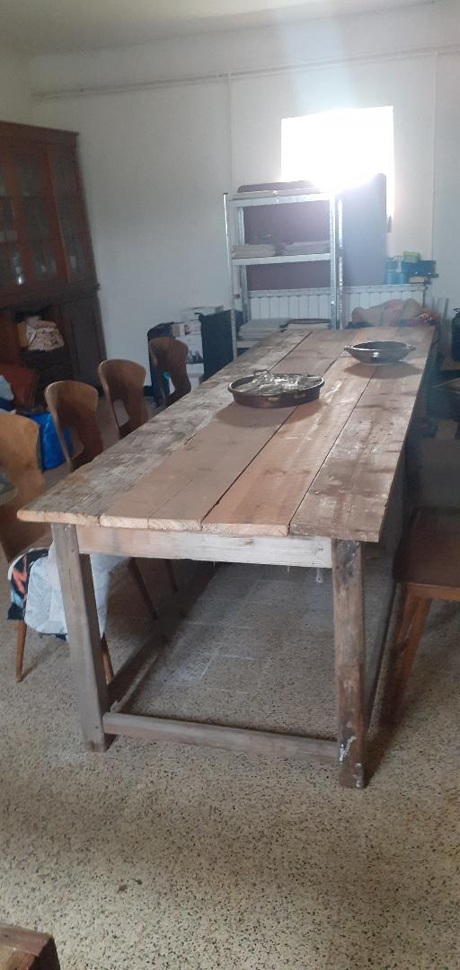 Opportunité exceptionnelle pour les amoureux de l ancien, chineurs passionnés ou porteur d un nouveau projet ( boulangerie café etc…)
Situé à 7 de la clayette et de son château 
Cette maison a une surface habitable de 155m2 des dépendances attenantes de 180m2 avec son four a pain plus un grenier de 70m2 
Un terrain de 923m2 ou on retrouve un magnifique puit 
La parie habitable se compose sur deux étages
Au rdc 3 grandes pieces et son wc
A l étage 3 chambres ainsi que une salle de bain avec sa douche à l italienne et wc
La brocante est implanté depuis 7 ans avec une clientèle agréable 
Possibilité de reprendre l activité ou le stock sera enlevé bien sûr lors de la vente 
N hésiter pas à me contacter