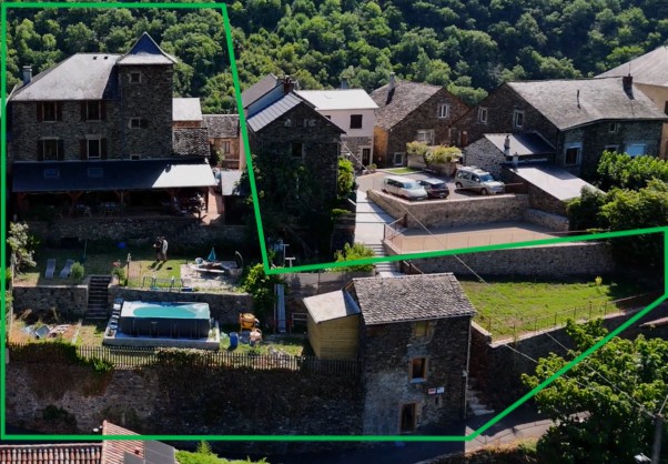 A vendre Auberge dans un petit village d'Aveyron (classé Village remarquable) dans les Raspes du Tarn.
Vend cause santé.
L'Auberge est idéalement placée sur le tracé du GR736 (entre Millau et Albi), offrant une clientèle de randonneurs toujours plus nombreuse surtout d'Avril à juin et de septembre à octobre.
Les gîtes sont appréciés par les vacanciers en juillet et août, notamment par le calme, la nature et la piscine.
Grâce aux 2 barrages hydroélectriques à proximité, cela amène une clientèle ouvrière notamment pour les repas du midi.
Le restaurant peut accueillir une trentaine de personnes en salle et une vingtaine en terrasse.

L'Auberge dispose de 3 gîtes : 
- le premier dans le bâtiment principal, peut accueillir jusqu'à 8 personnes (3 chambres doubles, 2 wc, 2 salles de douche, cuisine équipée)
- le second dans le bâtiment principal, peut accueillir jusqu'à 3 personnes (1 chambre en mezzanine, 1 canapé lit, salle de douche/WC, kitchenette)
- le troisième dans le bâtiment en bas du jardin, actuellement en rénovation pourra accueillir jusqu'à 4 personnes.
Il y également un terrain de bivouac avec des sanitaires neufs à coté de la piscine.

Le loyer de l'Auberge est de 602€.

Possibilité de loger sur place (appartement 3 chambres 80m² au 1er étage) loyer 328€.

Les écoles sont à 15 min, ramassage scolaire assurer devant l'église.
Le collège de secteur est Saint-Affrique, arrêt de car à 10min en voiture.

Idéal pour un couple voulant une affaire atypique dans un cadre idyllique

Pour plus de renseignement, n'hésitez pas à nous contacter.