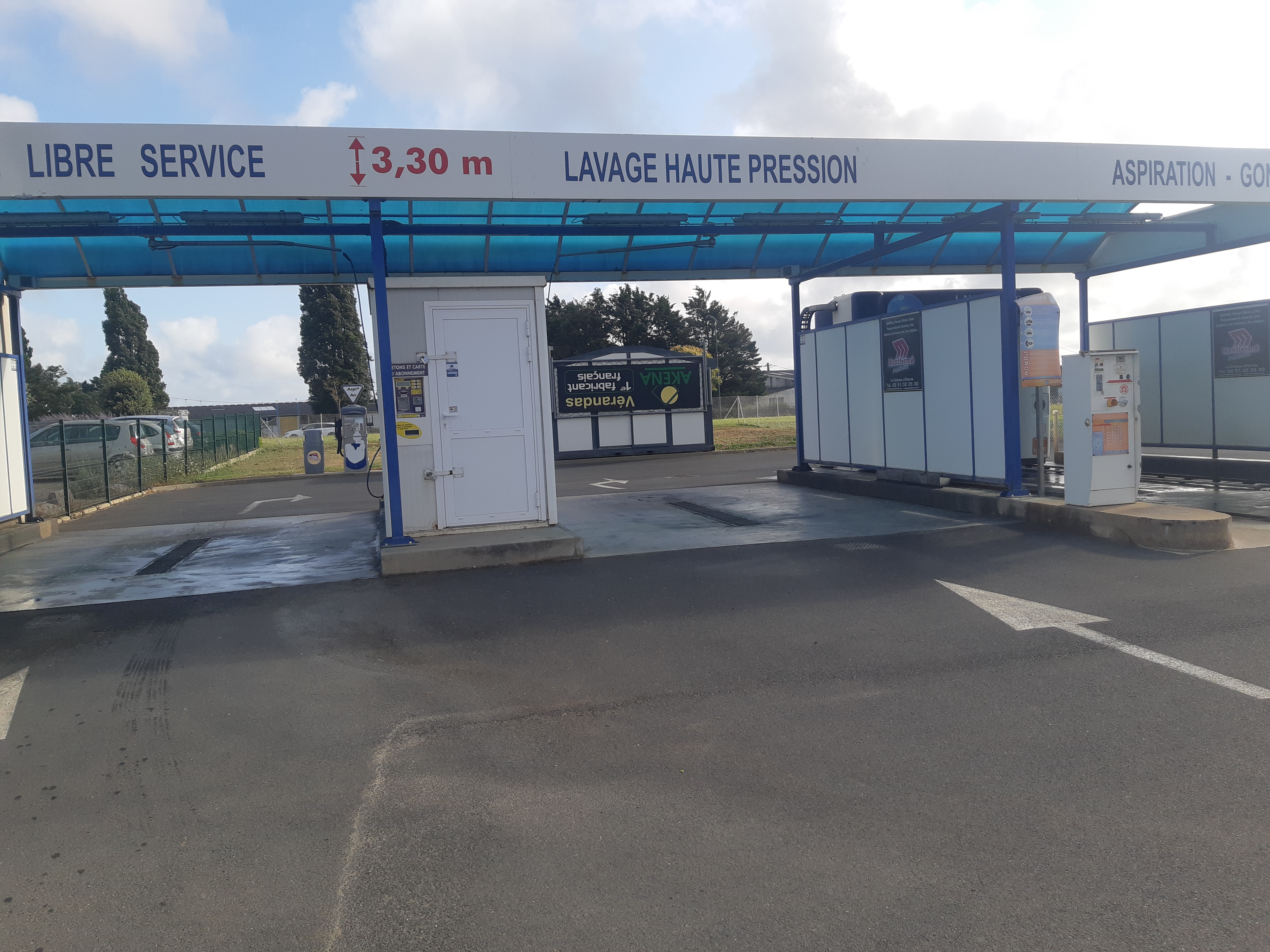 vend fond de commerce de station de lavage auto sur un terrain de 1100m2 dans une zone industriel en plein développement a 15 km des sables d'olonne la station de lavage situé en talmont st hilaire et jard sur mer avec un loyer de 990€ ht mois possibilité d'achat du fond de commerce plus mur commercial