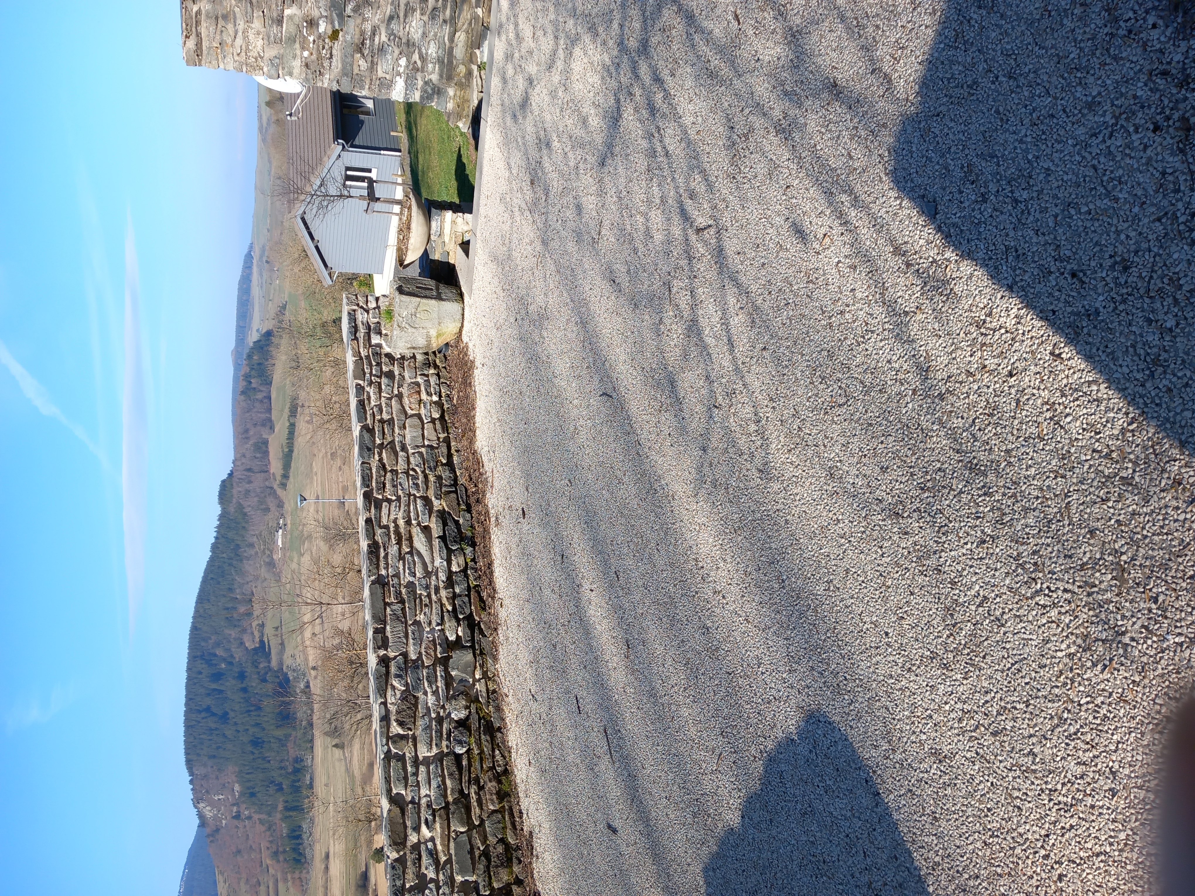Au cœur de notre village de Chaudeyrolles, avec une clientèle locale et touristique, nous cherchons des gérants pour notre auberge communale.
Une salle de 50 couverts
Une grande terrasse avec vue sur le Mézenc
Cuisine équipée 
Licence 4
Un appartement de fonction
600€ pour l'auberge
350 pour l'appartement