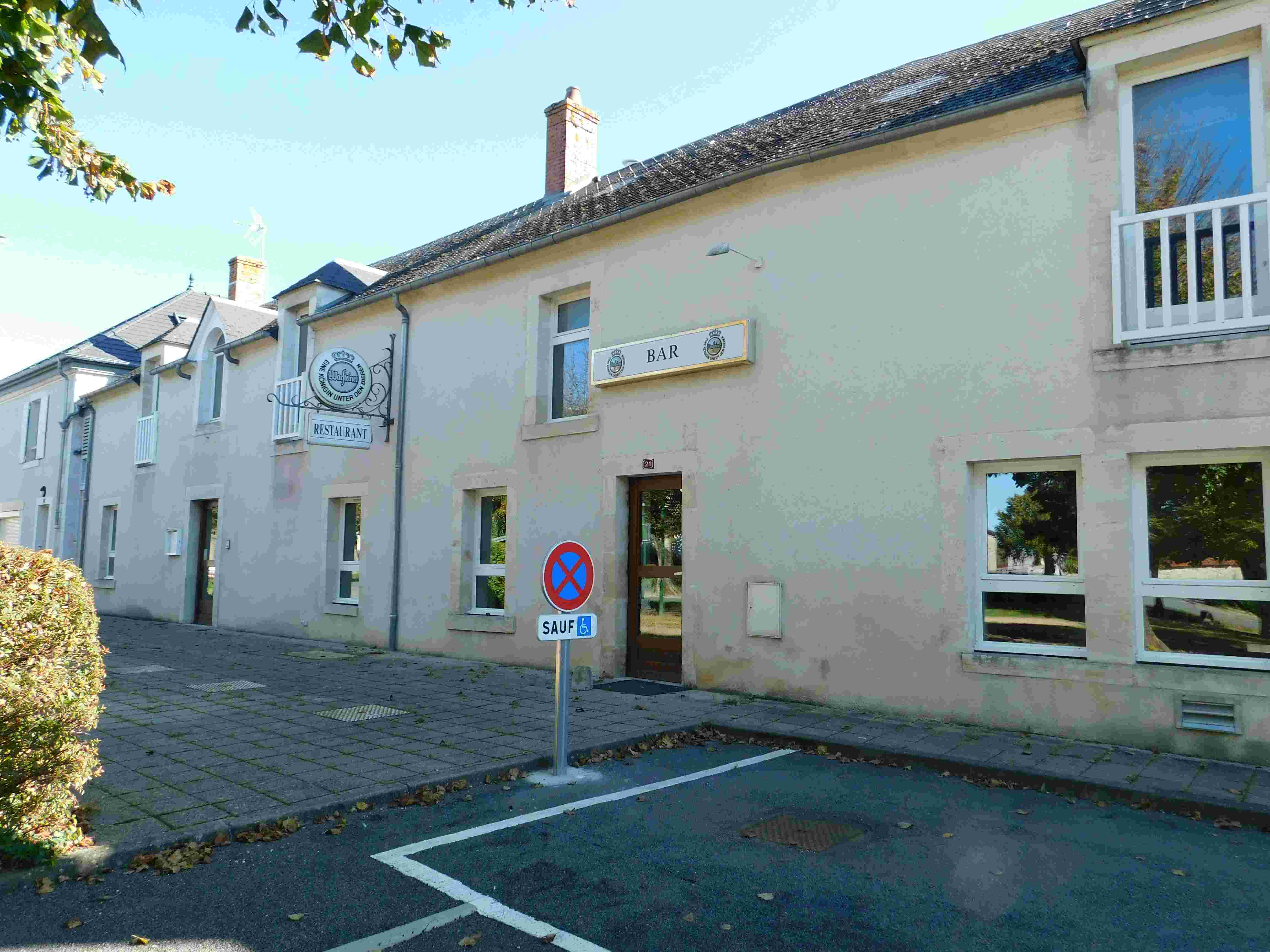 La commune de Saint Germain des Bois (Cher – 18340) loue son RESTAURANT BAR MULTI-SERVICES 

Département : Cher
Région : Centre-Val de Loire
Secteur d'activité : Restauration – Bar - Multi-services 

Commune rurale située dans le Cher à 20 minutes de Bourges, met à disposition un établissement pour activité Restaurant - Bar – Multi-services.

L’établissement se situe au centre du village, face à l'école primaire et à proximité de la mairie. Il bénéficie en été d'une terrasse naturelle mise à disposition. 

L'immeuble est composé d'un local professionnel de 218m2 et d'un logement type F3 de 77,60m2. 

Une bonne expérience en restauration /cuisine et en gestion est nécessaire.

La licence IV est incluse dans le bail.

Des travaux de rafraîchissement ont été réalisés par la commune afin d'offrir un lieu convivial aux 650 habitants du village ainsi qu'aux habitants des communes avoisinantes.

Pour tout renseignement, contacter la mairie par mail à l’adresse suivante : « lbc.stgermaindesbois18@orange.fr »