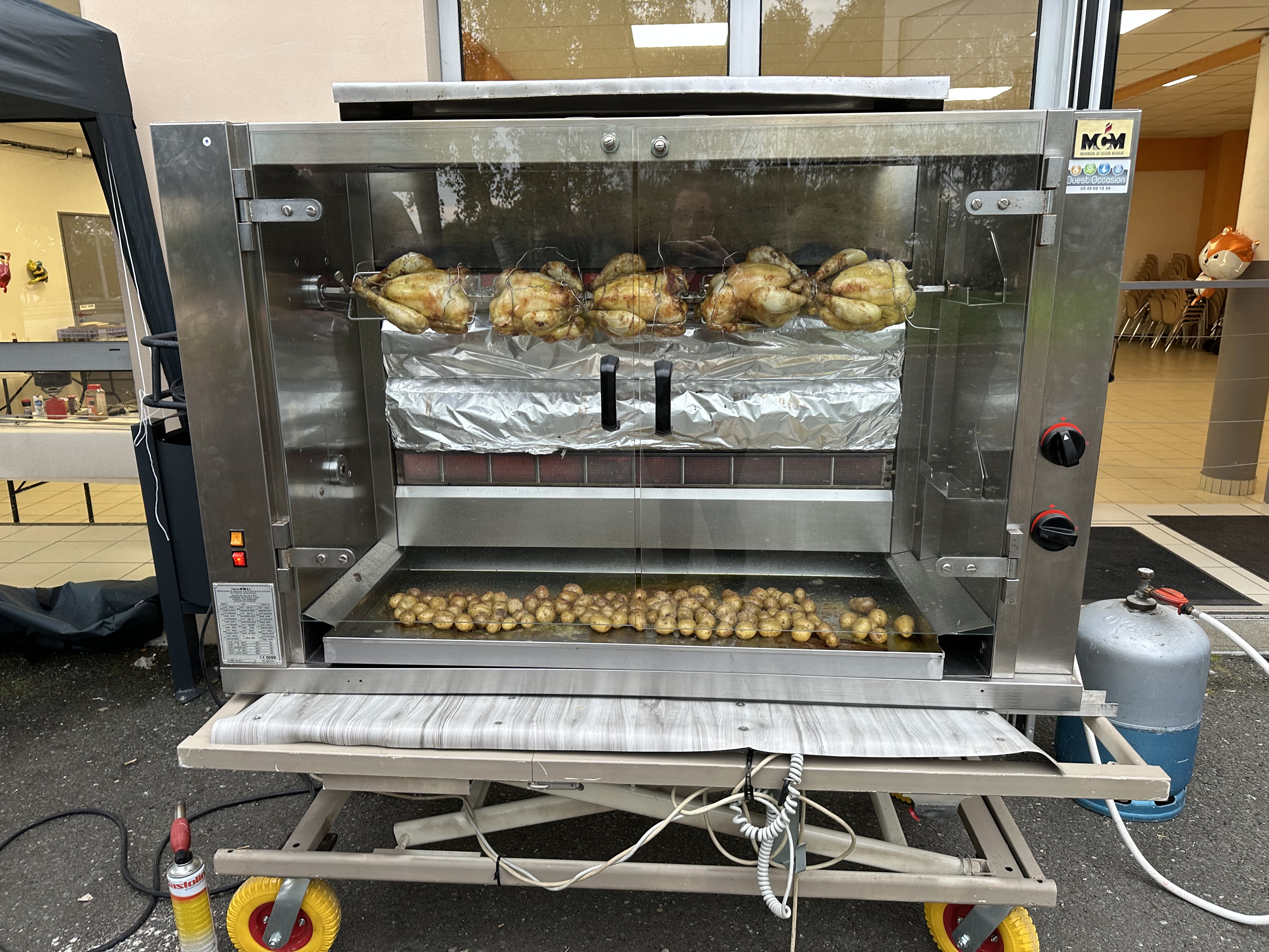 Bonjour à tous suite à un départ à l'étranger .
Je mais en vente mon activité traiteur Avec site en activité très bien référencé Et  un faible coût dans l’année !!

Camion réfrigérée master avec 82000 km froid positif 3 degrés et froid négatif jusqu’à -25 degrés Révisé et carnet d'entretien aucun frais à prévoir Tout le matériel du laboratoire Ainsi que différentes rôtissoires Étuve chaude,chapiteau,fontaine,poêlon
Plancha,tout le matériel pour bien travailler et installer différents stands 
Et bien d’autre matériel également !!!

Le prix reste correct pour tout ce qu’il y a en Matériel et le nom de l’entreprise bien positionné avec une moyenne de 4,8 /5 
Des devis sont déjà pris et d’autre en cours
Plus de photo sur demande Pour une prise de rendez-vous et venir voir le matériel ,premier contact par mail
willy.guillet81@gmail.com
Merci !