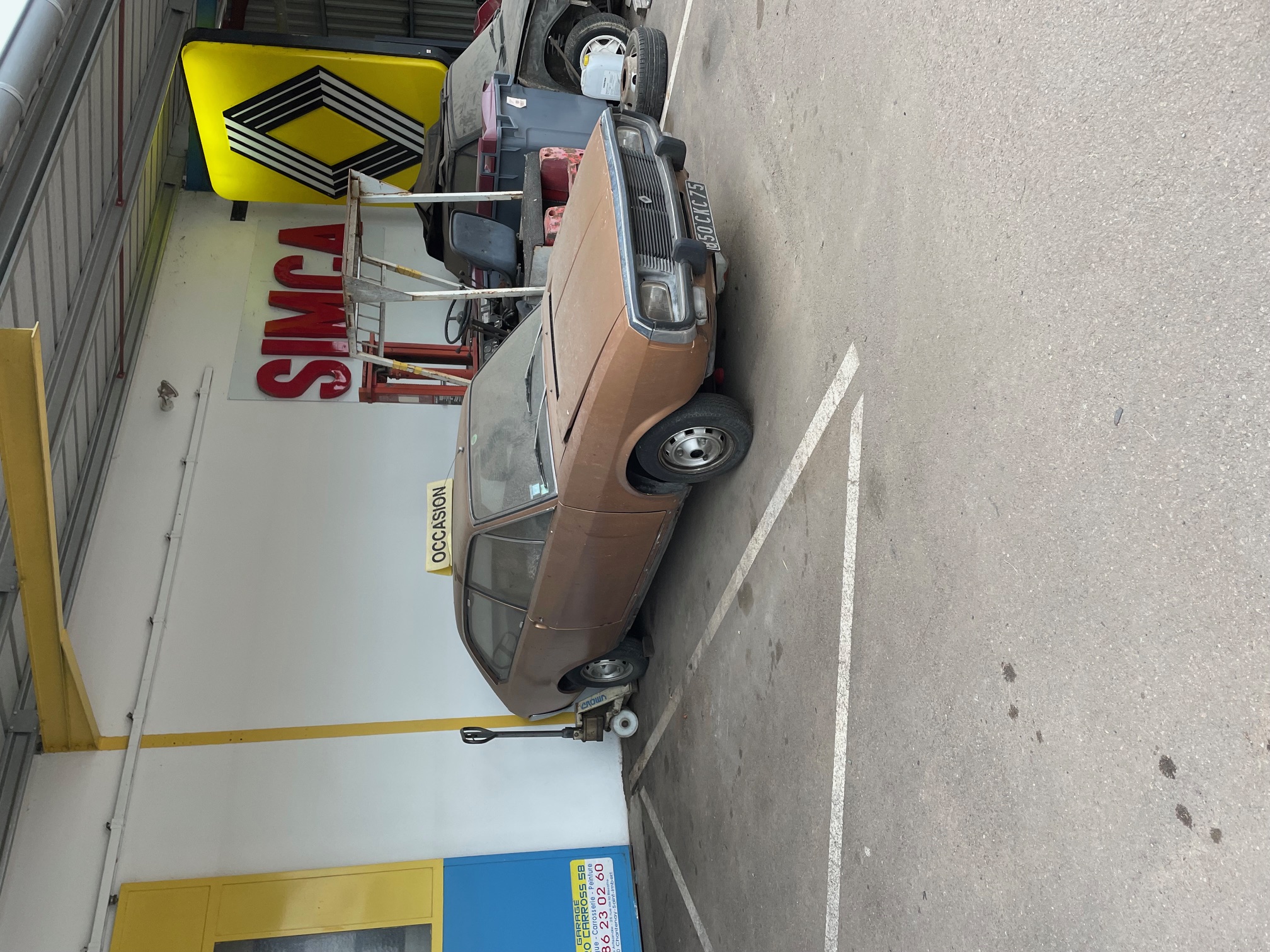 Garage de carrosserie peinture automobile entièrement équipé cabine,laboratoire,
pont 4 colonnes, poste à souder par point,ponceuse etc....
bel emplacement à quelque métres de la célèbre RN7 entre Moulins et Nevers
2h.30 de Paris autoroute de bout en bout.
Gros potentiel de développement ,grand parking goudronné, cameras, portail
électrique, entièrement clos .
1 ER CONTACT PAR MAIL