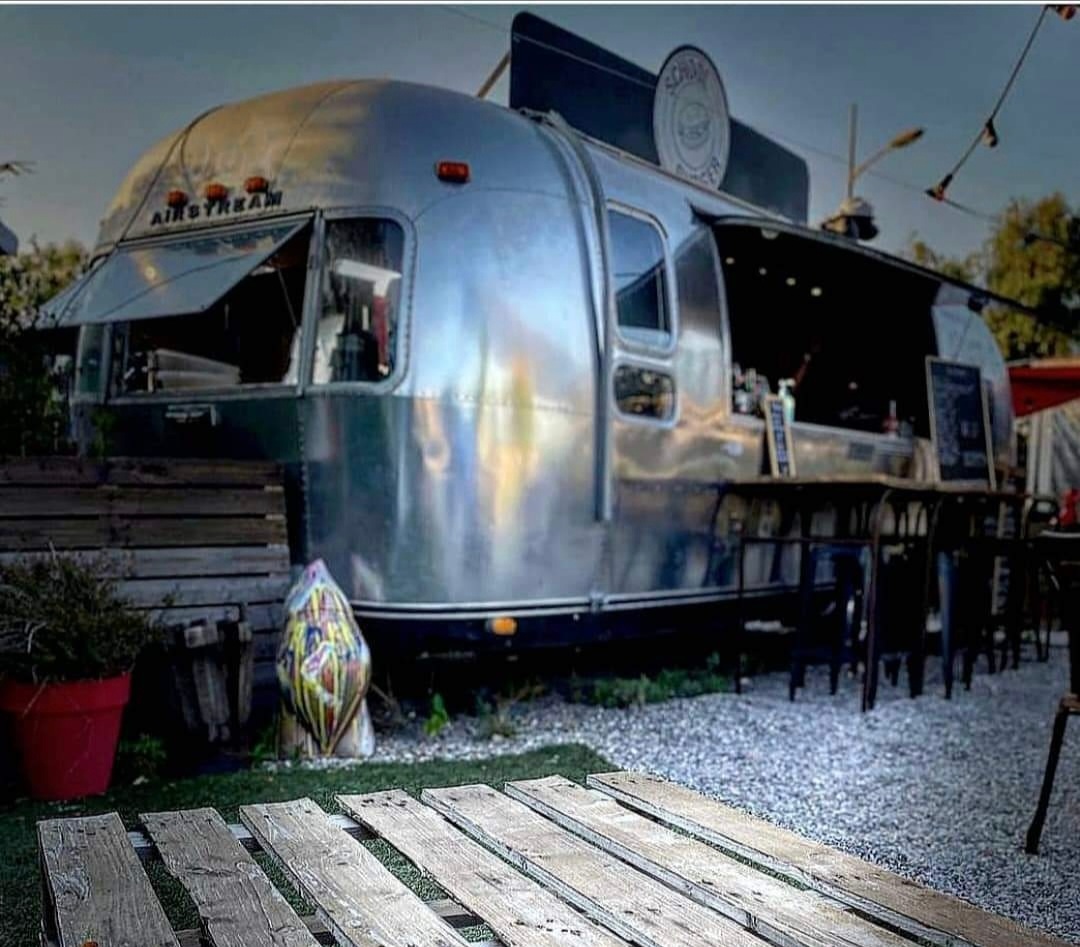 Food-truck restaurant