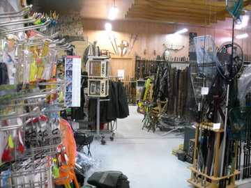 Magasin chasse peche, 250 m2 depuis plus de 30 ans, clientèle en développement, situé sur un axe de passage. Grand parking.
Sans concurrence sur 35 km.
Sites internet rémunérateurs.
Axes développement possibles.
Beau potentiel de croissance.
Tenu par 2 personnes sans employé.
Accompagnement et formation possible même pour une personne novice dans l'activité. Une formation de 3 semaines finançable en reconversion est possible.
Prix : 104 000 €
Contact tel 0675412959
