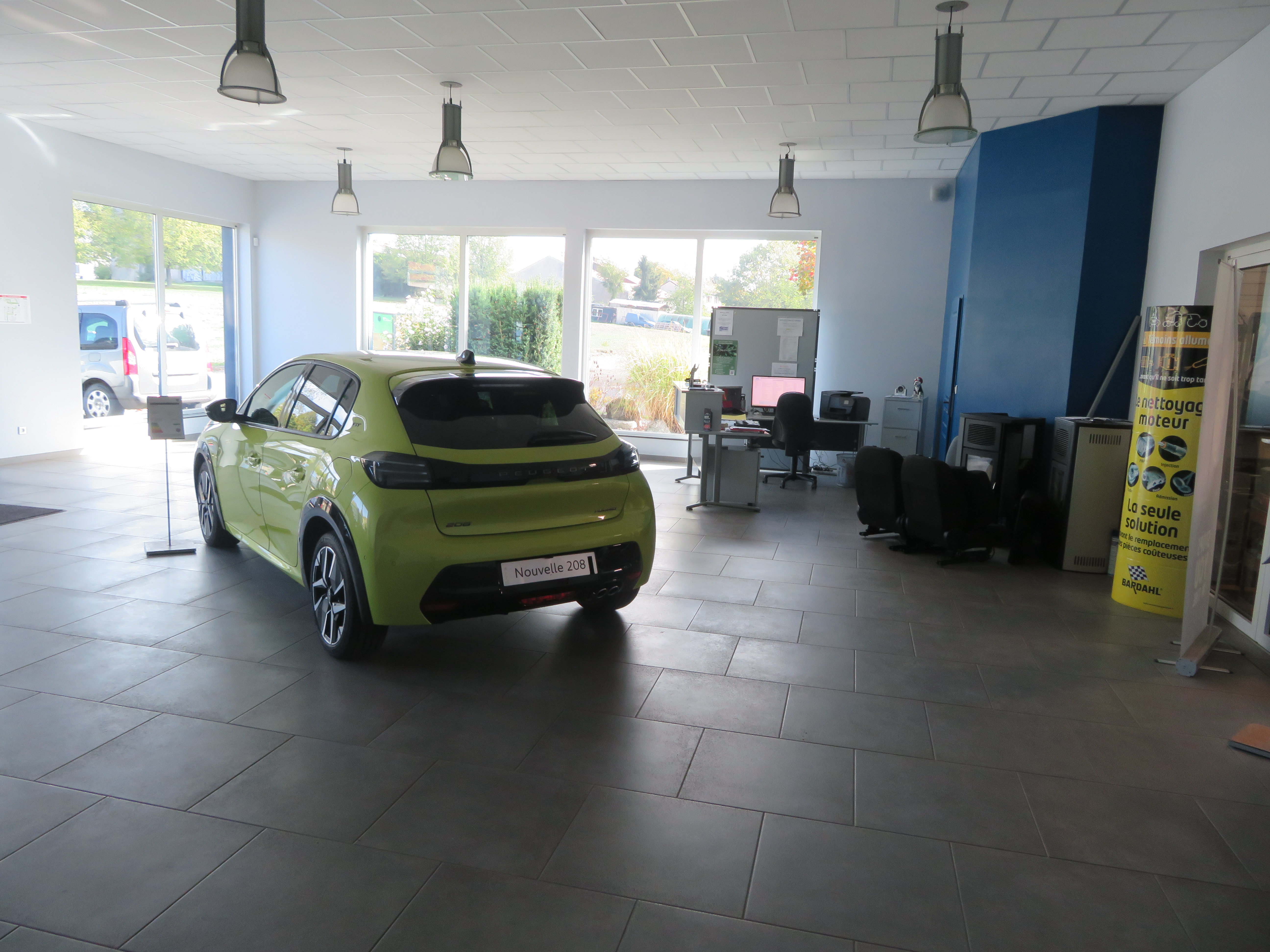 GARAGE AUTOMOBILES TENU 35 ANS CAUSE RETRAITE DANS 15 MOIS MÉCANIQUE CARROSSERIE VENTE DE VÉHICULES .BONNE CLIENTÈLE .MILIEU RURAL VILLAGE DE 350 HABITANTS EN MEURTHE ET MOSELLE AU BORD DES VOSGES .AGENT PEUGEOT MAIS AUSSI MULTI MARQUES.JE PEUX VOUS FORMER MES 15 MOIS RESTANT .JAMAIS UN MANQUE DE TRAVAIL.ON VOUS ATTENDS AVEC GRAND PLAISIR .N HESITER PAS A ME CONTACTER POUR PLUS DE RENSEIGNEMENTS