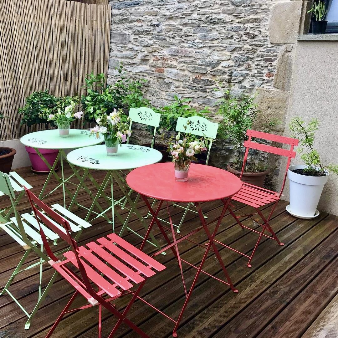 Local commercial neuf a louer en rez-de-chaussée au cœur du village comprenant :
Une salle de restauration accessible au public d’une surface de 121.50 m²
Des sanitaires
Une cuisine fermée à équiper 
Un local à usage de réserve
Une pièce à usage de bureau
Une pièce à usage de vestiaire
Un local poubelle
Une terrasse sur l’arrière non couverte
Local commercial classé en ERP (établissement recevant du public), catégorie 5

Local Actuellement disponible 

Je reste à votre disposition par téléphone pour plus d’informations.