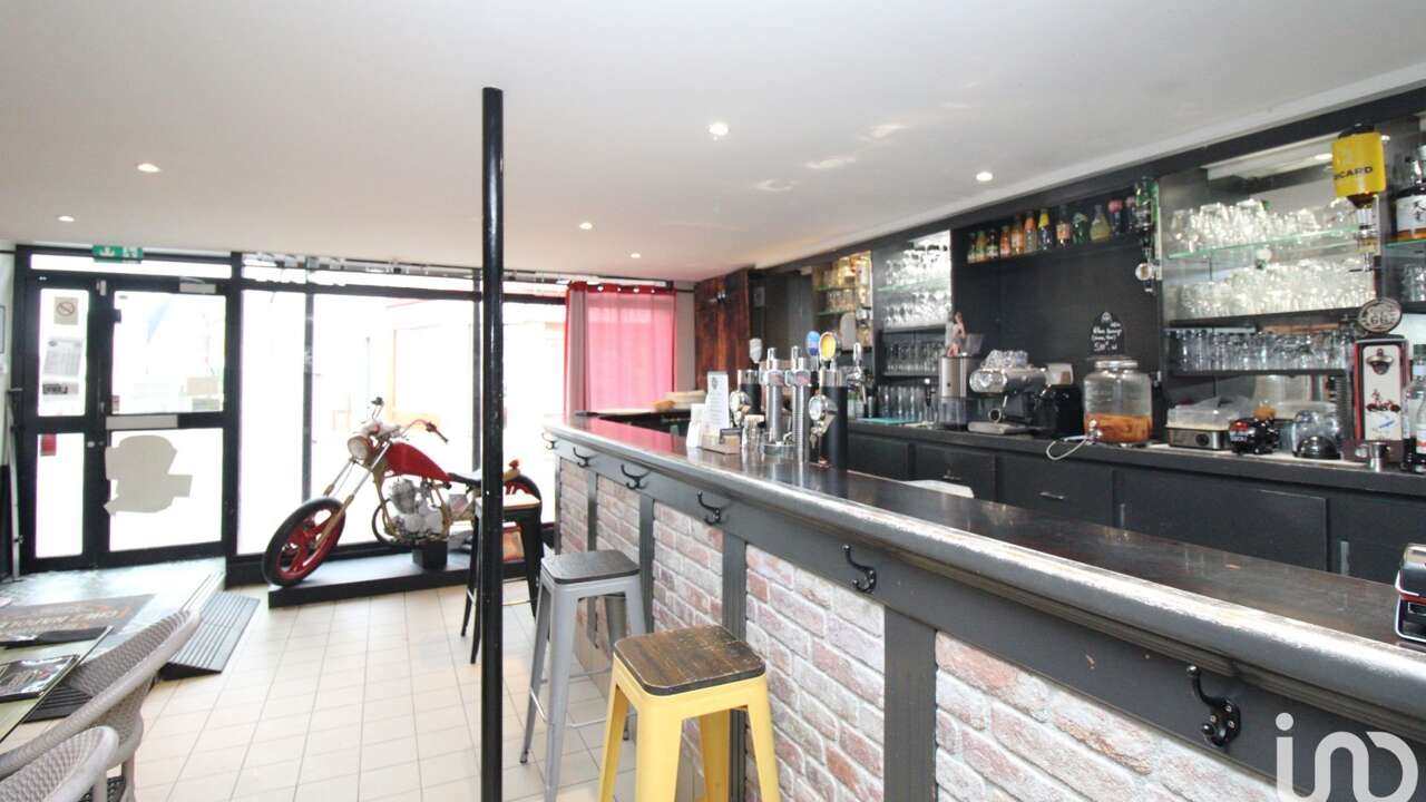 Vend restaurant bar dans village de 3500habitants dans le Loire et Cher ,entre Blois et Amboise proche des châteaux de la Loire.
Grand Logement au dessus du commerce.