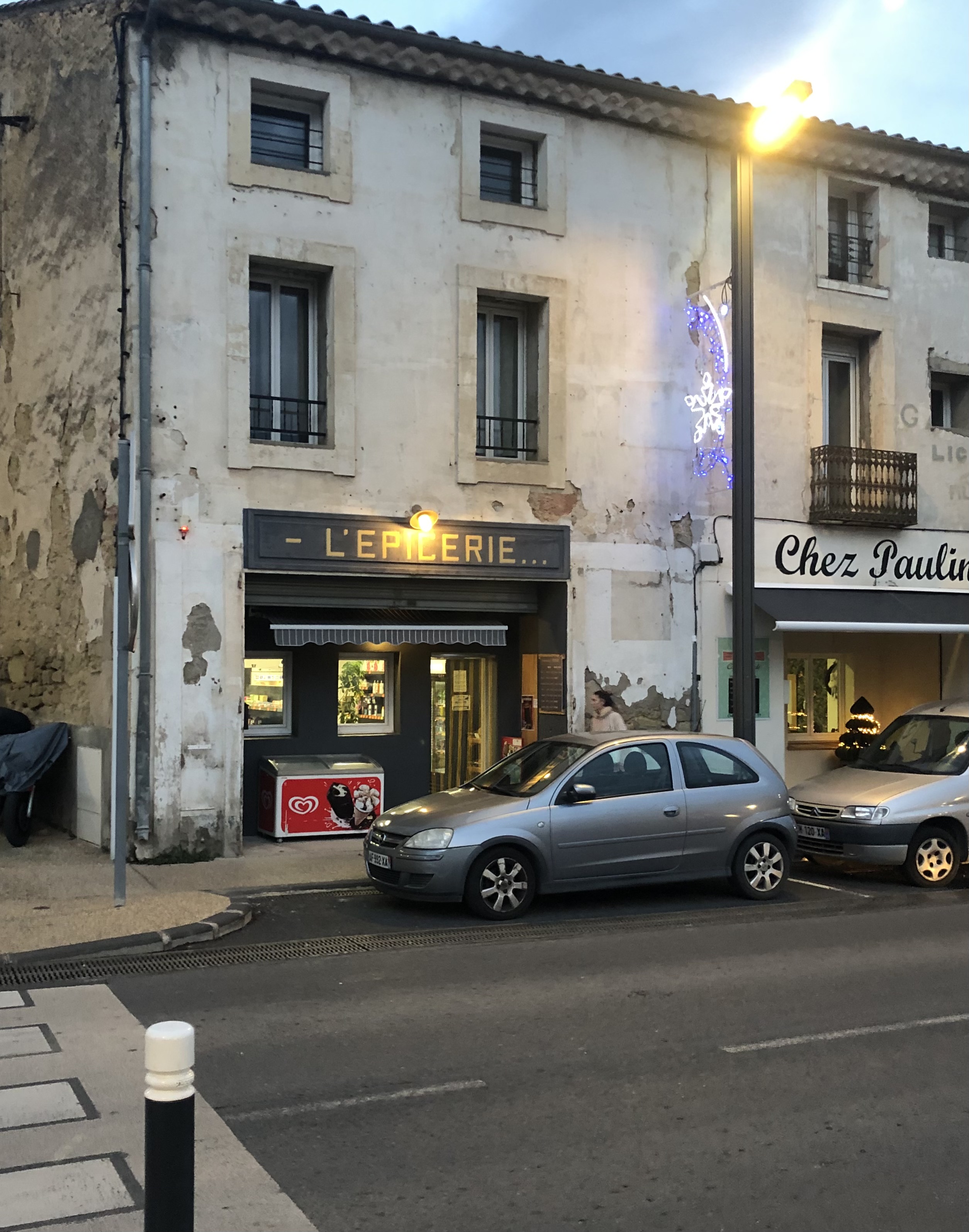 URGENT
FONDS + DROIT AU BAIL 
EPICERIE 
village de 5500 habitants 

BON EMPLACEMENT !!

Descriptif:
Création  2018, en très bon état .
Loyer 698 € .

TOTAL SURFACE  48 m²  
intérieur 44 m²
extérieur 4  m²

espace vente 39 m²
(intérieur + extérieur )
réserve + wc  9m²

PMR, ELEC, INCENDIE aux Normes
Bon emplacement, rue passante avec parking en face et commerces autour.
( bar restaurant, tabac presse, boulangerie pâtisserie, pizzeria, poste).    A VOIR !

PRIX À DÉBATTRE DANS LA LIMITE DU RAISONNABLE .
URGENT!!