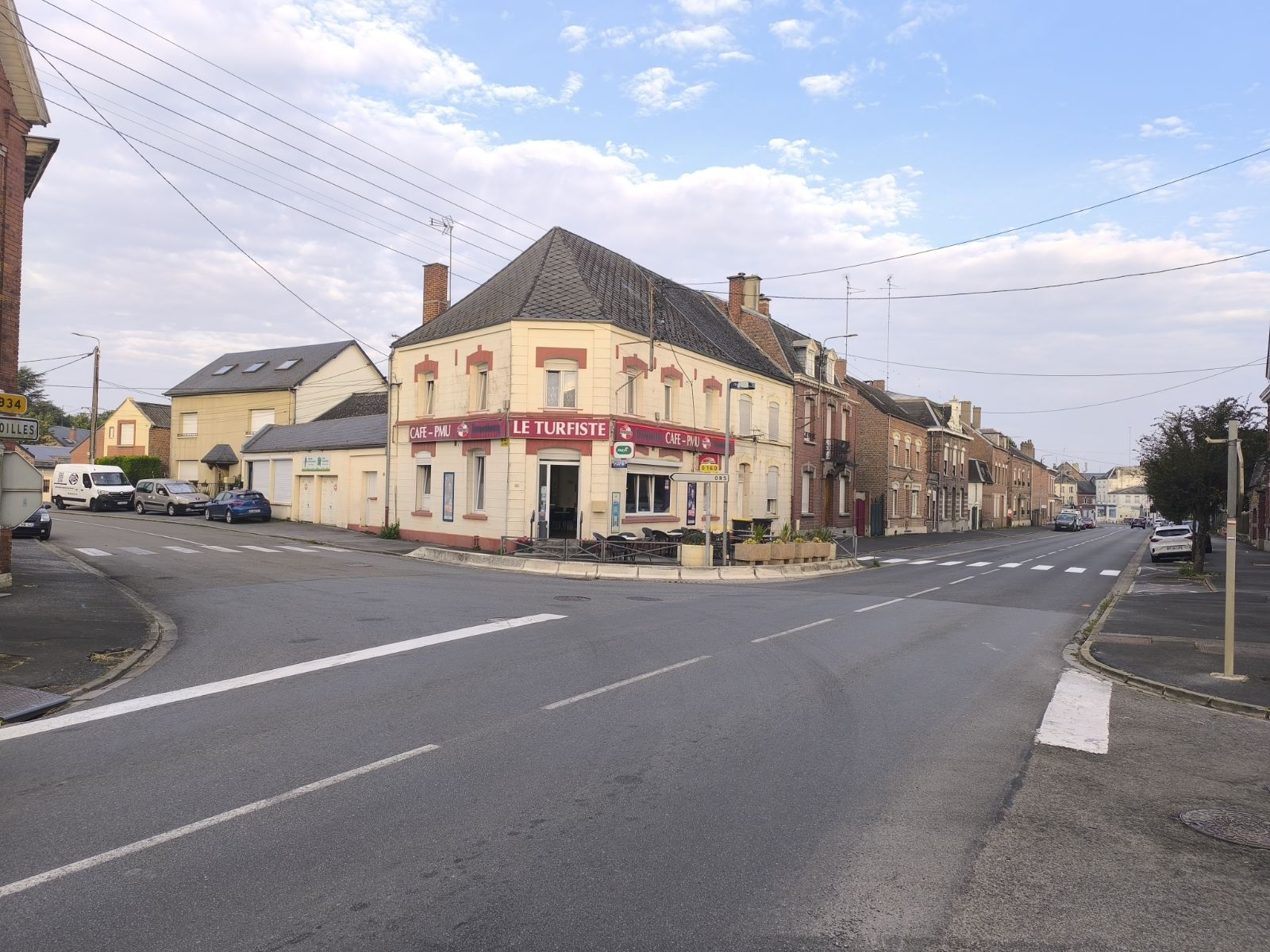 Vends fond de commerce bar PMU FDJ cause achat commerce similaire. Axe très passant. 
Affaire à continuer de développer. 
Bail 3/6/9
Prix 60000€
Plus d'informations sur simple demande.