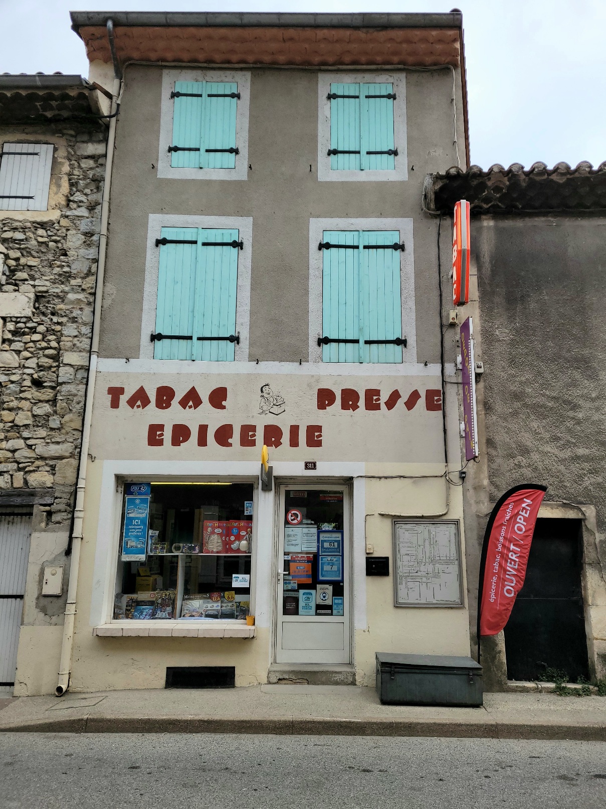 Mur + fond
Bureaux de tabac, presse, FDJ, épicerie, dépôt de pain, Baix Ardèche 30 minute de Valence, 30 minute de Montélimar, 15 minutes de Privas route départementale très passante