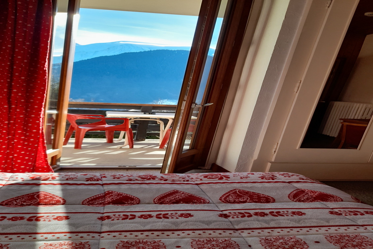 FOD DE COMMERCE DE BAR HOTEL**NN

Une belle affaire à saisir : charmant HOTEL **NN - Bar ( Licence IV) à moins de 15 km des stations de ski et centres de loisirs de Chamonix, Megève, Saint Gervais, Contamines Montjoie et à 45 minutes d'Annecy et Genève !  

   Restaurant à créer. 

  Position Idéale en été et en hiver, en loge pour la vue panoramique sur le Mont Blanc. 

Constitué de 10 chambres, salle de bar, terrasses ensoleillées et parking privatifs, le bâtiment est aux normes, équipé et fonctionnel.  

Pas de personnel à reprendre.
Possibilité de loger sur place

  Si vous avez la moindre interrogation, venez discuter avec nous !