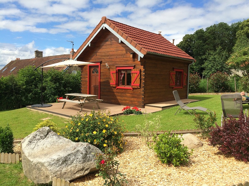 Vous êtes à la recherche d'une opportunité d'investissement unique et lucrative ? Ne cherchez plus ! 
Nous vous proposons à le vente un ensemble de maisons magnifiquement rénovées et exploitées en gîte. La situation est idéale, dans un cadre pittoresque et idyllique propice à la détente et au tourisme. 
Ces maisons offrent tout le confort nécessaire pour accueillir des voyageurs en quête d'authenticité et de calme. 
La décoration est soignée et chaque bâtiment est équipé de matériel, récent, parfaitement fonctionnel, permettant un début d'exploitation immédiat. 
Un bien d'exception à ne pas manquer.