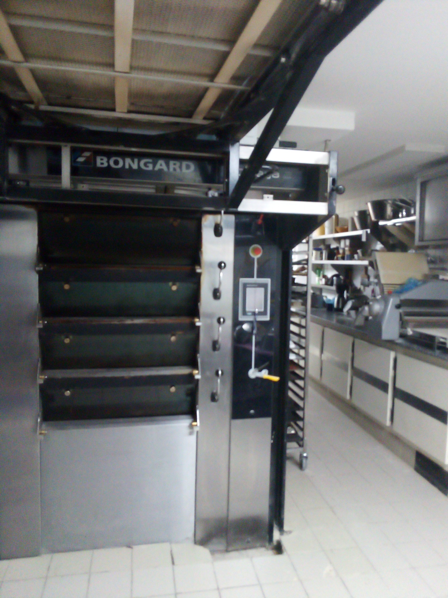 Située dans une charmante ville du Lot de 10000 habitants, notre boulangerie pâtisserie reprise en 2012 bénéficie d'un emplacement de premier choix au cœur d'une rue semi piétonne où résidents et visiteurs affluent tout au long de la journée.
Lieu où se mêle tourisme, culture et convivialité, ce commerce constitue une occasion rêvée pour une première installation ou autre.
Son local allie à la perfection fonctionnalité et esthétisme, disposant d'un espace de production moderne, équipé d'un matériel en excellent état puisque parfaitement entretenu, ainsi qu'une zone de vente accueillante et bien agencée.
Établissement en vente cause départ en retraite.
Photos et liste matériel sur demande.