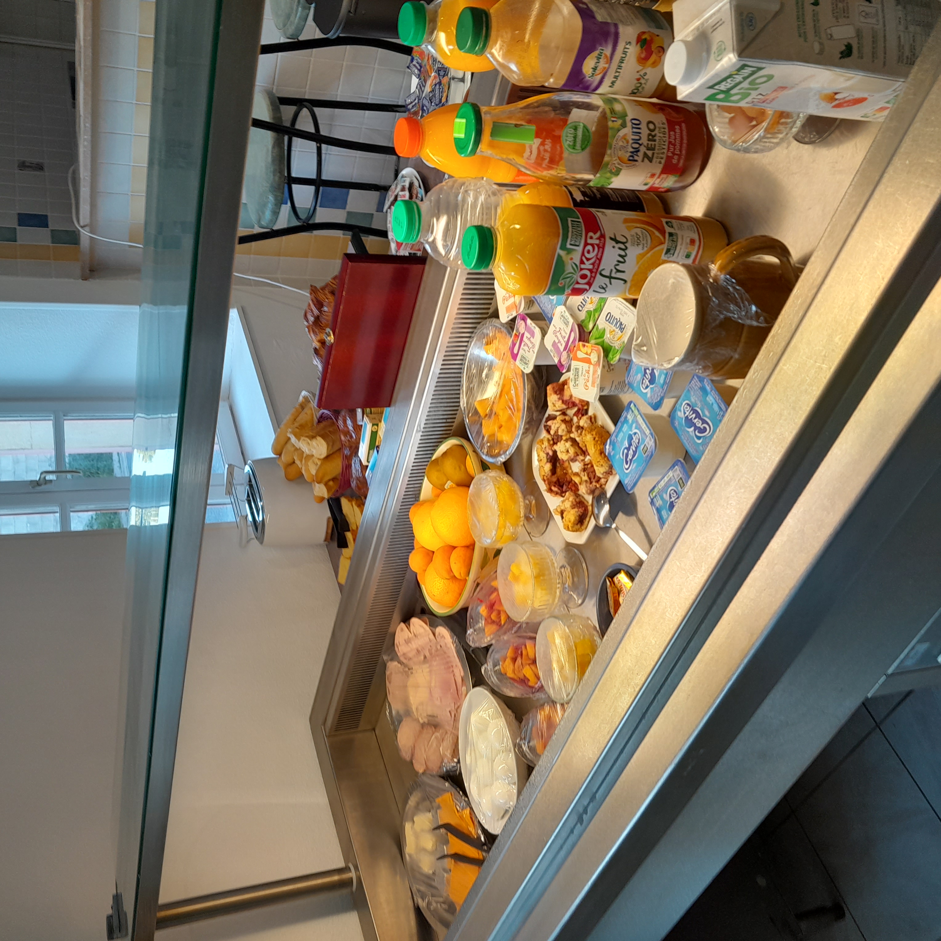 Cause retraite
A vendre murs et fond d'un hôtel bureau 3* situé sur l'axe Nevers -Bourges à 20 mn de Magny cours dans une ville de 3600 habitants.
L'établissement se compose de 10 chambres et 2 appartements dont 1 loués en RBNB et l'autre pouvant servir de logement de fonction.
ses atout :
- licence VI
- fibre optique
- 1 chambre PMR
- 9 chambres climatisées
- parking sécurisé sous vidéos avec ouverture portail par code
-projet en cours d'installation de 5 d'ombrières avec 2 bornes de rechargement voiture
- pas de travaux à prévoir
- pas de contrat
-pas de personnel
-CA 2025 100K€ en constante progression avec une bonne rentabilité.
- 2 mois de fermeture annuelle (janvier , février)
- Laverie en interne
- développement possible en créant un restaurant , salle et cuisine existante (forte demande dans la commune)