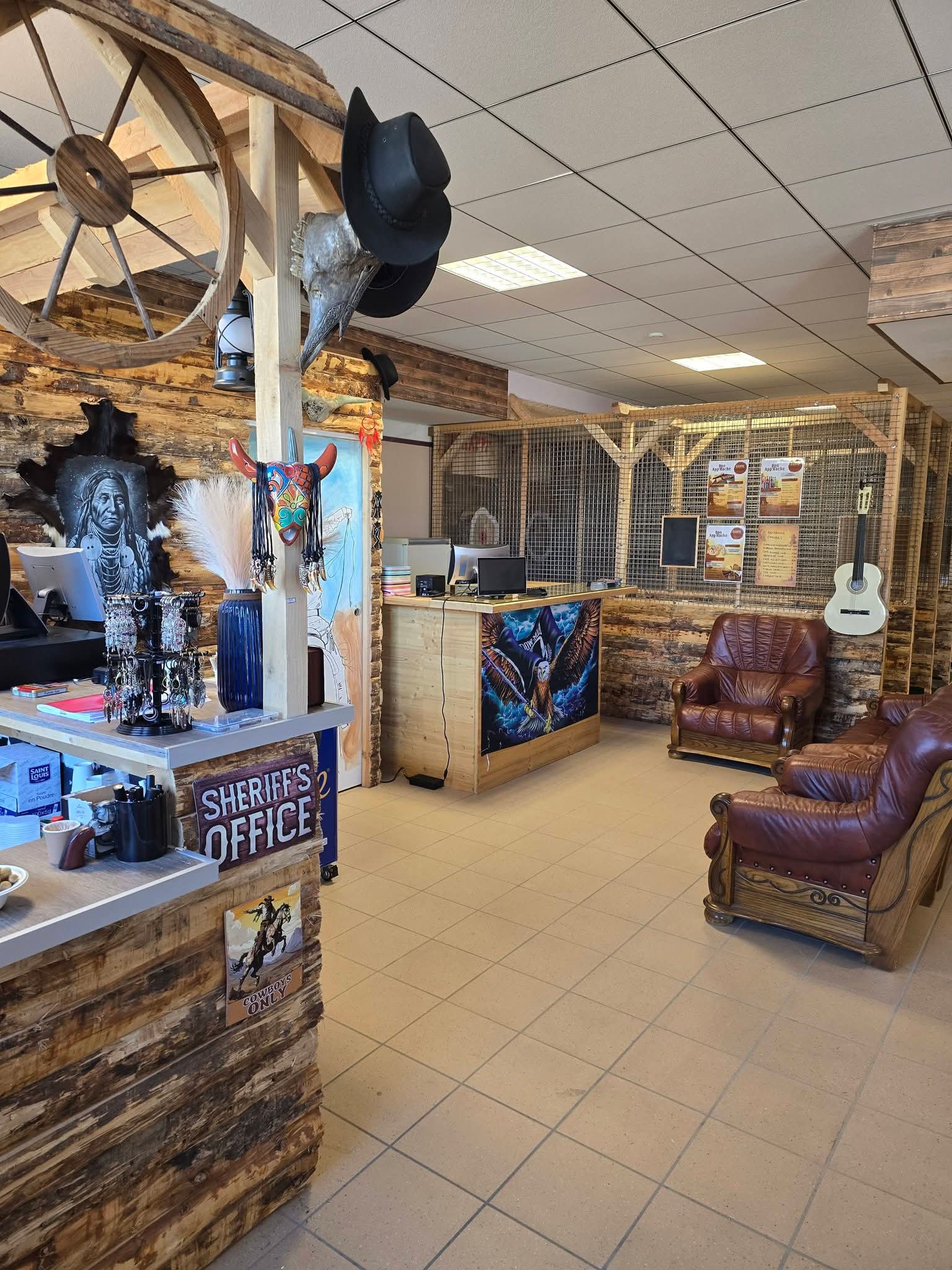 ⚡ Devenez gérant d’une salle de jeux & lancer de haches clé en main ! ⚡
⚠️ Cession de 100% des parts
d'une société opérationnelle immédiatement, sans dettes ⚠️
✅ ERP, sécurité incendie et accès PMR conformes ✅
🪓 Matériel inclus 🪓
⏩️ Bail dérogatoire jusqu’en juin 2026, renouvelable en commercial 3/6/9
Loyer mensuel 1080 ttc 
🔥 Sarl récente à lancer (ouverte en juillet 2025 ! Prête à exploiter immédiatement, opportunité à saisir, parfait pour entrepreneur motivé 🔥
💡 Possibilité d’augmenter rapidement le chiffre en ajustant les horaires et en proposant la privatisation de la salle pour événements (175m2 > capacité 48 personnes)
💰 Prix : 10 000 € – offres sérieuses uniquement, prix bas pour départ rapide cause soucis de santé