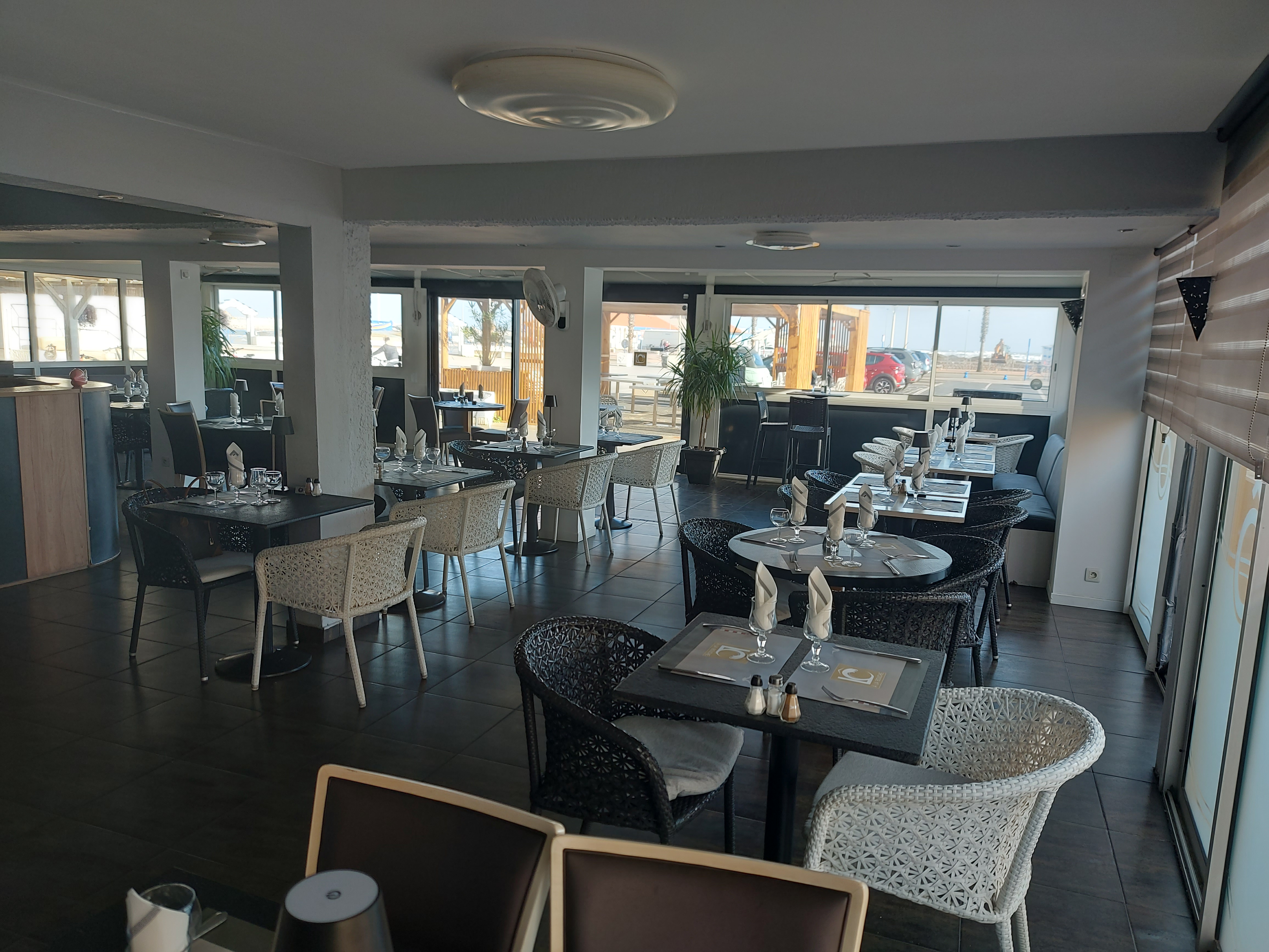 RESTAURANT CLE EN MAIN EN FRONT DE MER
