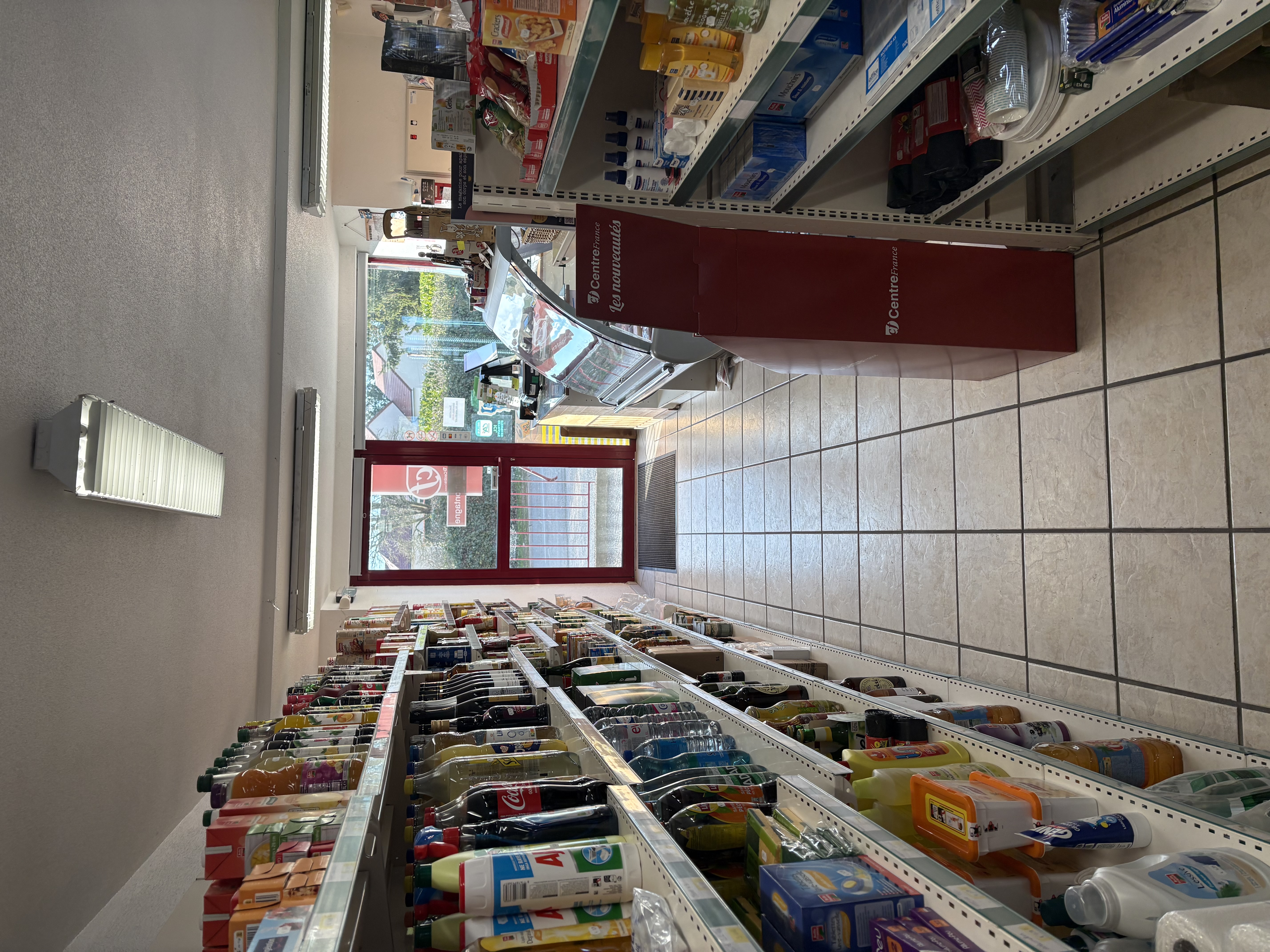 Petite commune de 260 habitants dans l’allier entre Montmarault et Saint Pourçain sur Sioule, cherche une personne pour gérer une épicerie, bar (licence IV), dépôt de pain et journaux.
Commerce de 93m2 en très bon état avec clim + réserve extérieure et terrasse, équipement complet avec matériel professionnel, à proximité de l’école et approvisionnement journalier pour la cantine scolaire.
Cet emploi peut convenir en complément de revenu ou complément de retraite, nous étudions toutes propositions.
Alors si vous avez la fibre commerciale, vous êtes invités à contacter la mairie de TARGET au 04.70.40.63.46 les après midi de 13h30 à 17h sauf le mercredi, ou bien par mail : communedetarget@orange.fr
Loyer de 100€ par mois